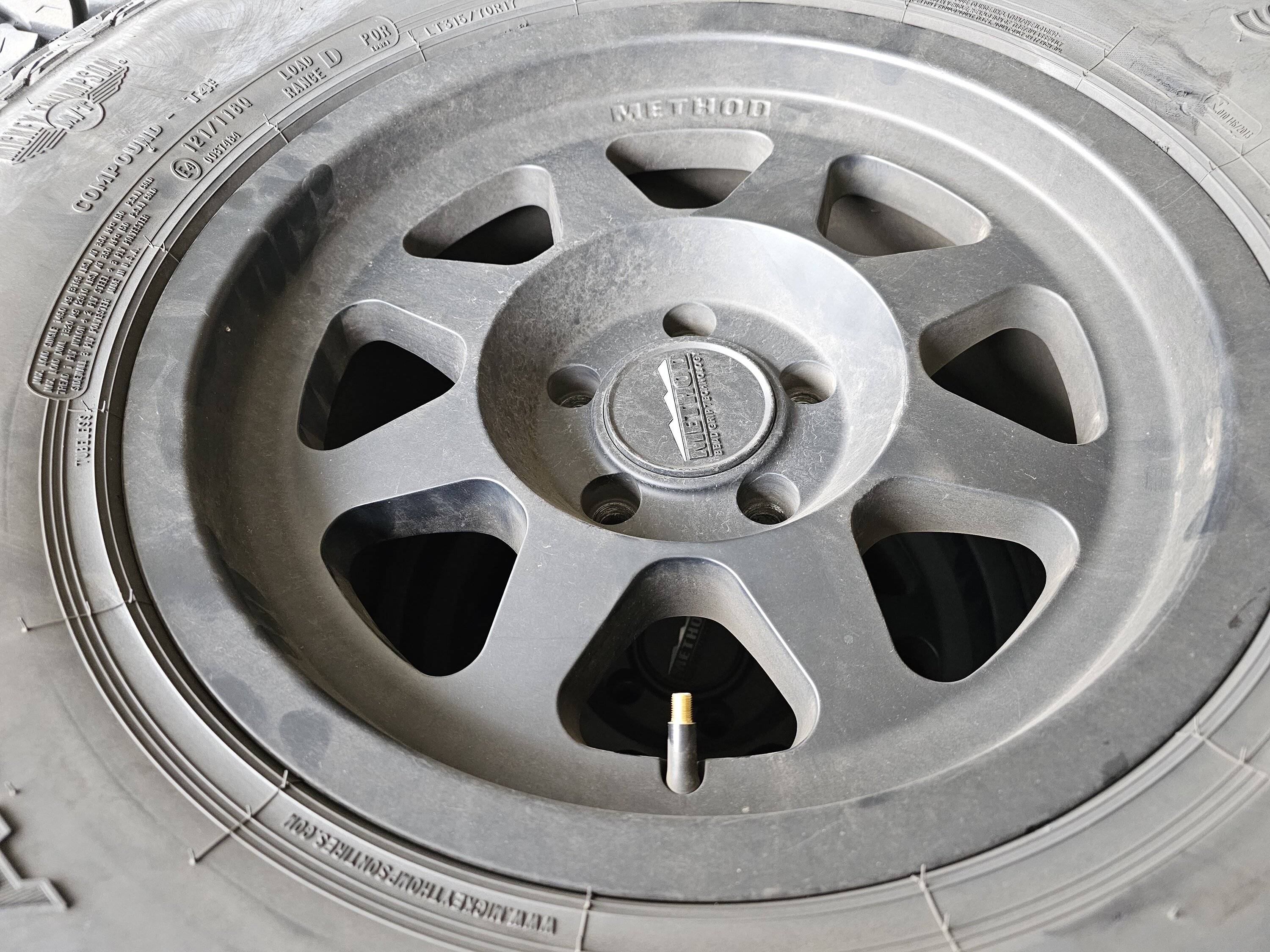 Jeep Wrangler JL (5) Method 701 Wheels on 35"s 20230408_155037