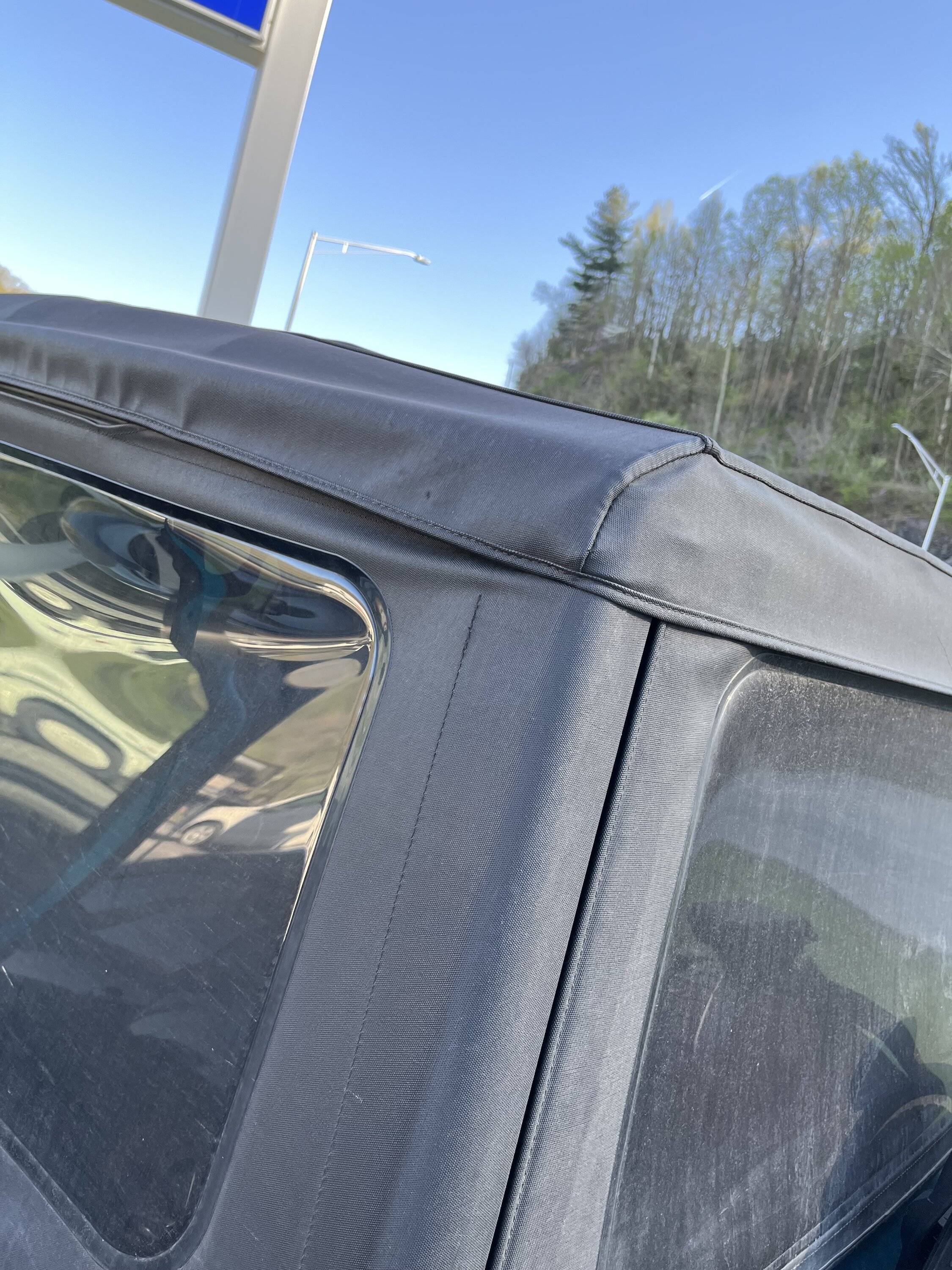 Jeep Wrangler JL Soft Top window blowing out IMG_3212