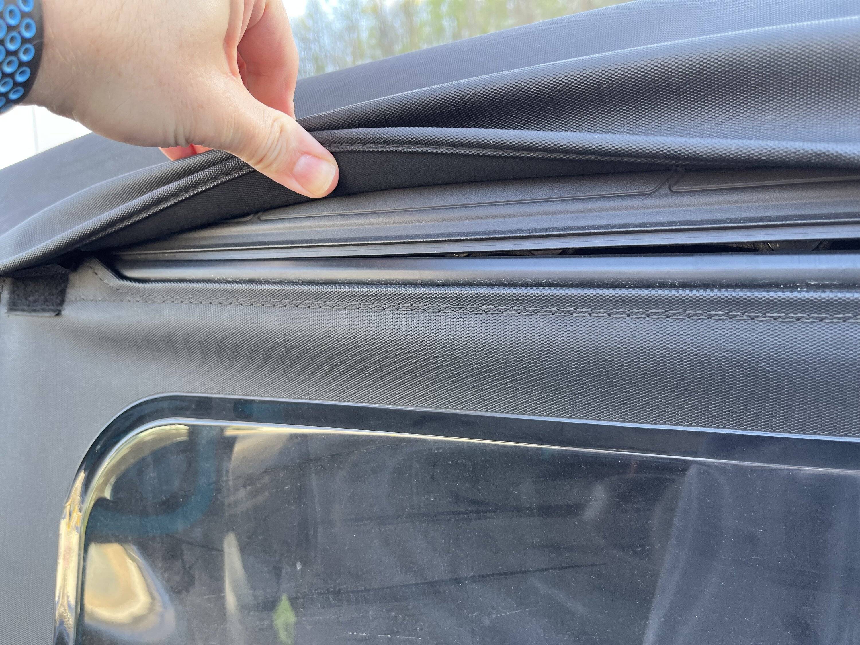 Jeep Wrangler JL Soft Top window blowing out IMG_3210