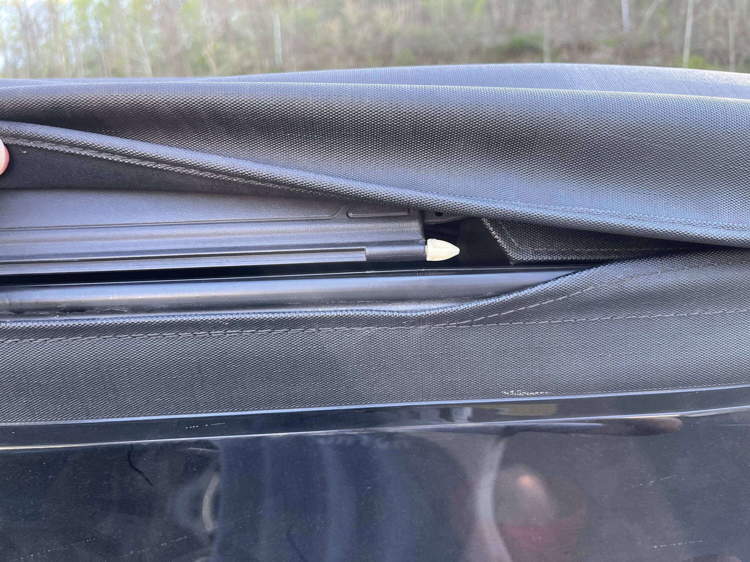 Jeep Wrangler JL Soft Top window blowing out IMG_3209