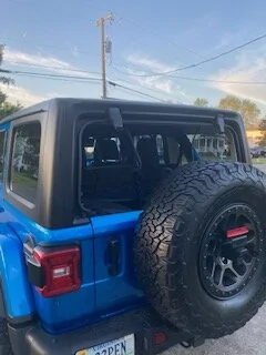 Jeep Wrangler JL Rear window exploded 5220767F-CB79-42EC-9B36-C6FD9E1F0582