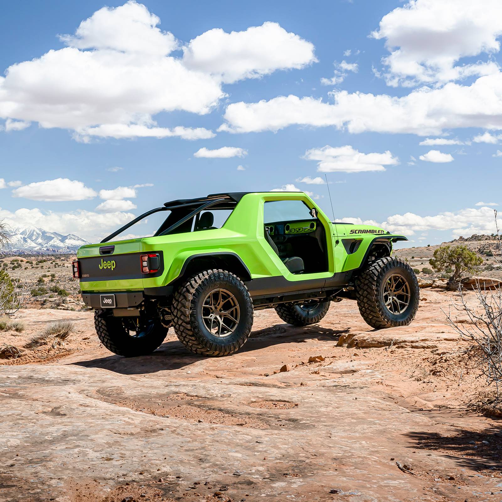 Jeep Wrangler JL Jeep Graphic Studio dash