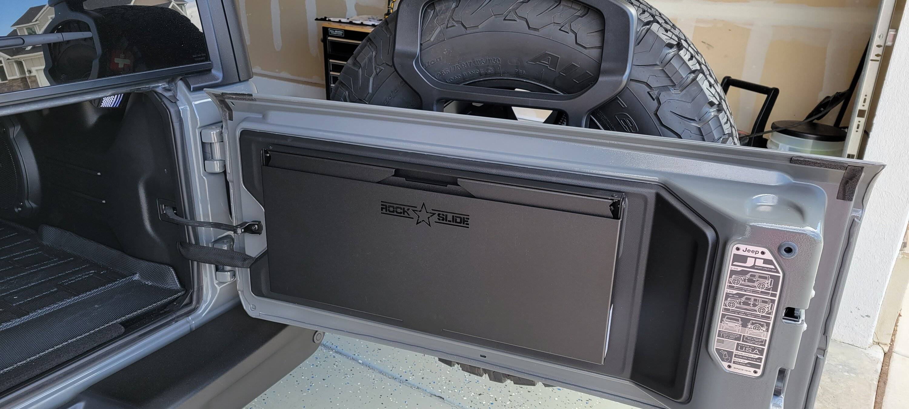 Jeep Wrangler JL RSE tailgate table 20230413_140329