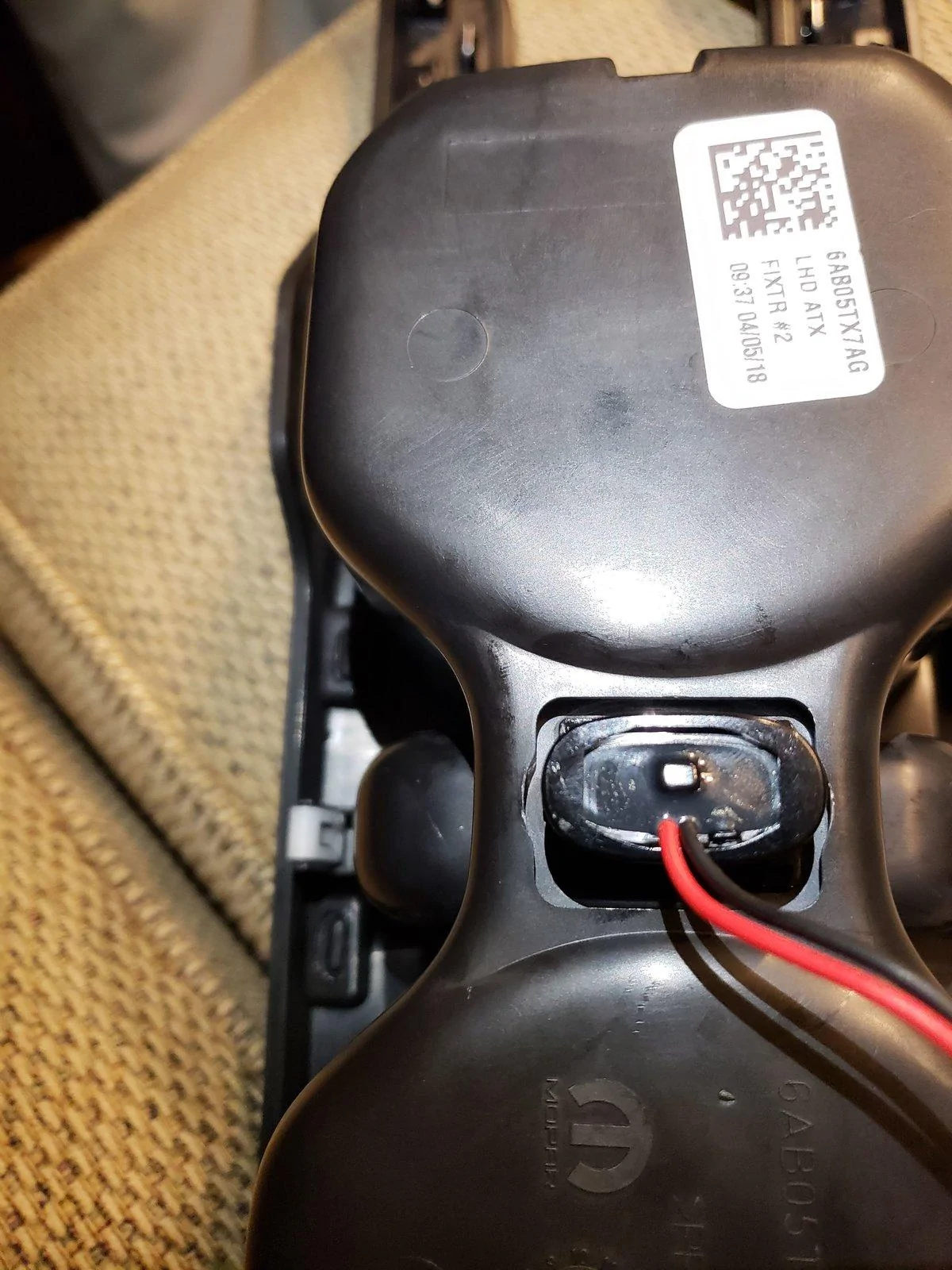 Jeep Wrangler JL JL Front Cupholder Removal 20180806_180204