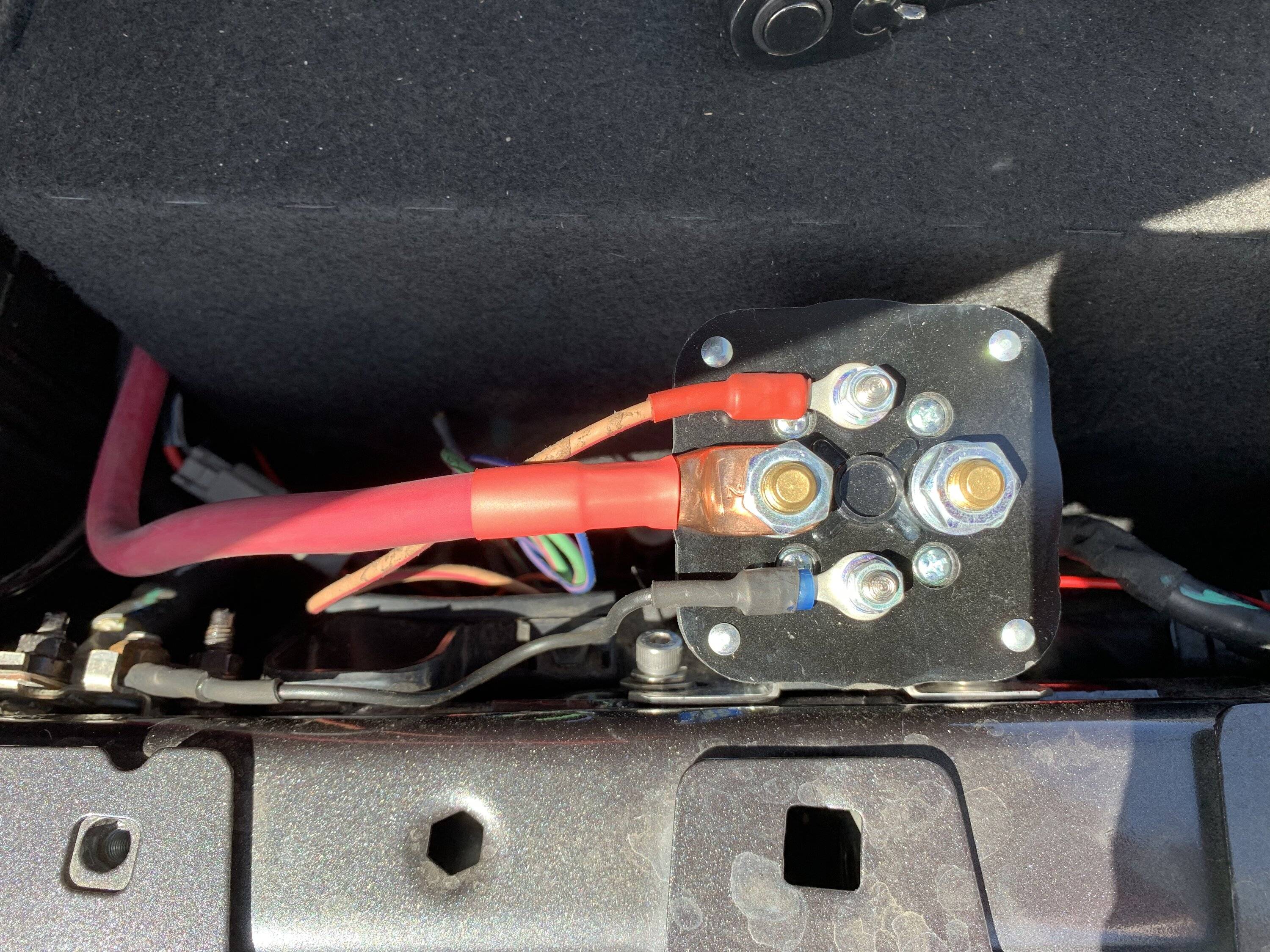 Jeep Wrangler JL Winch Shutoff Switch at Battery AE917477-9B4B-4C68-AC9A-C4A5B3F72C83
