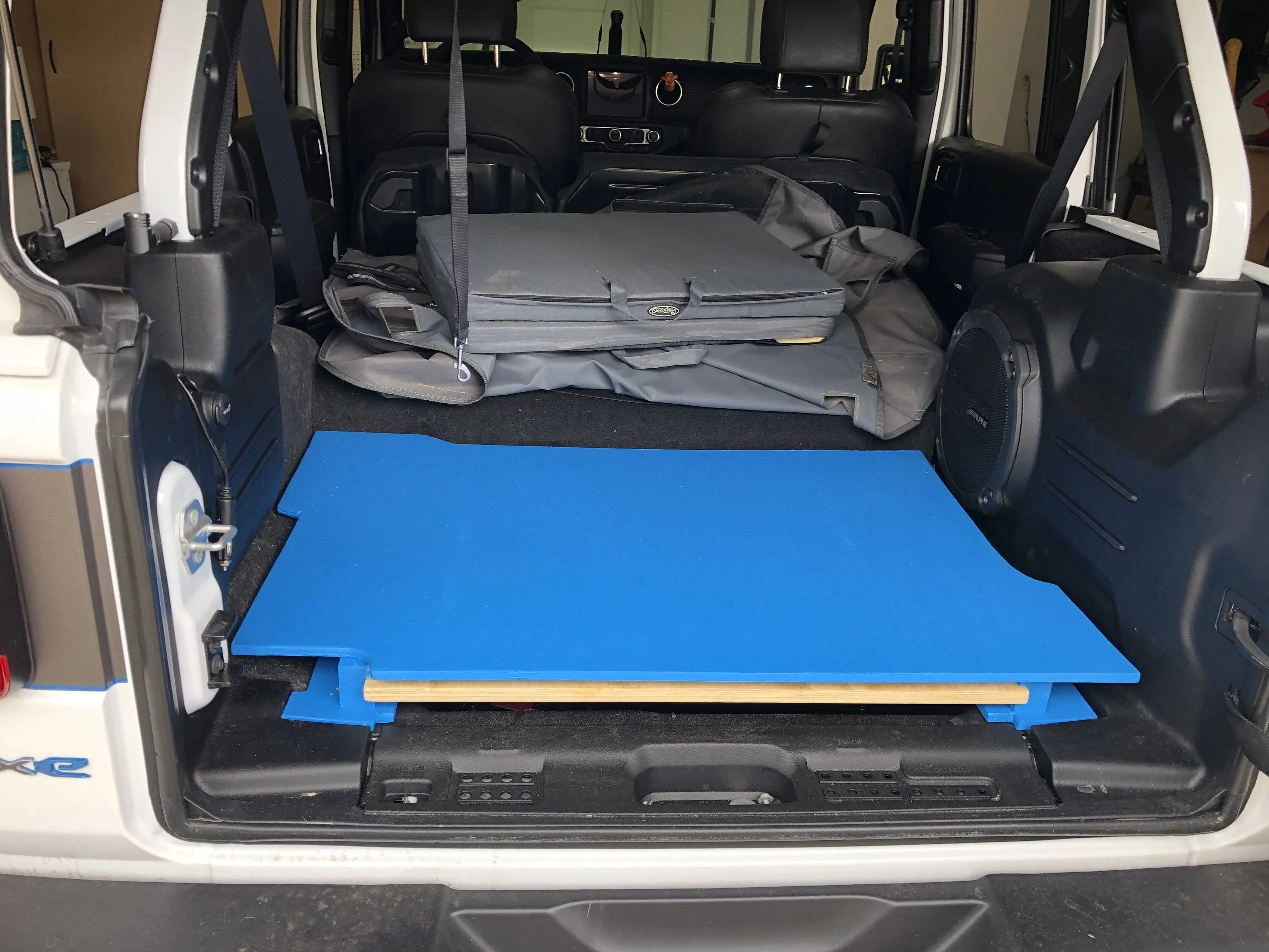 Jeep Wrangler JL JLU 4xe Slide-out Cargo Tray/Table IMG_1544