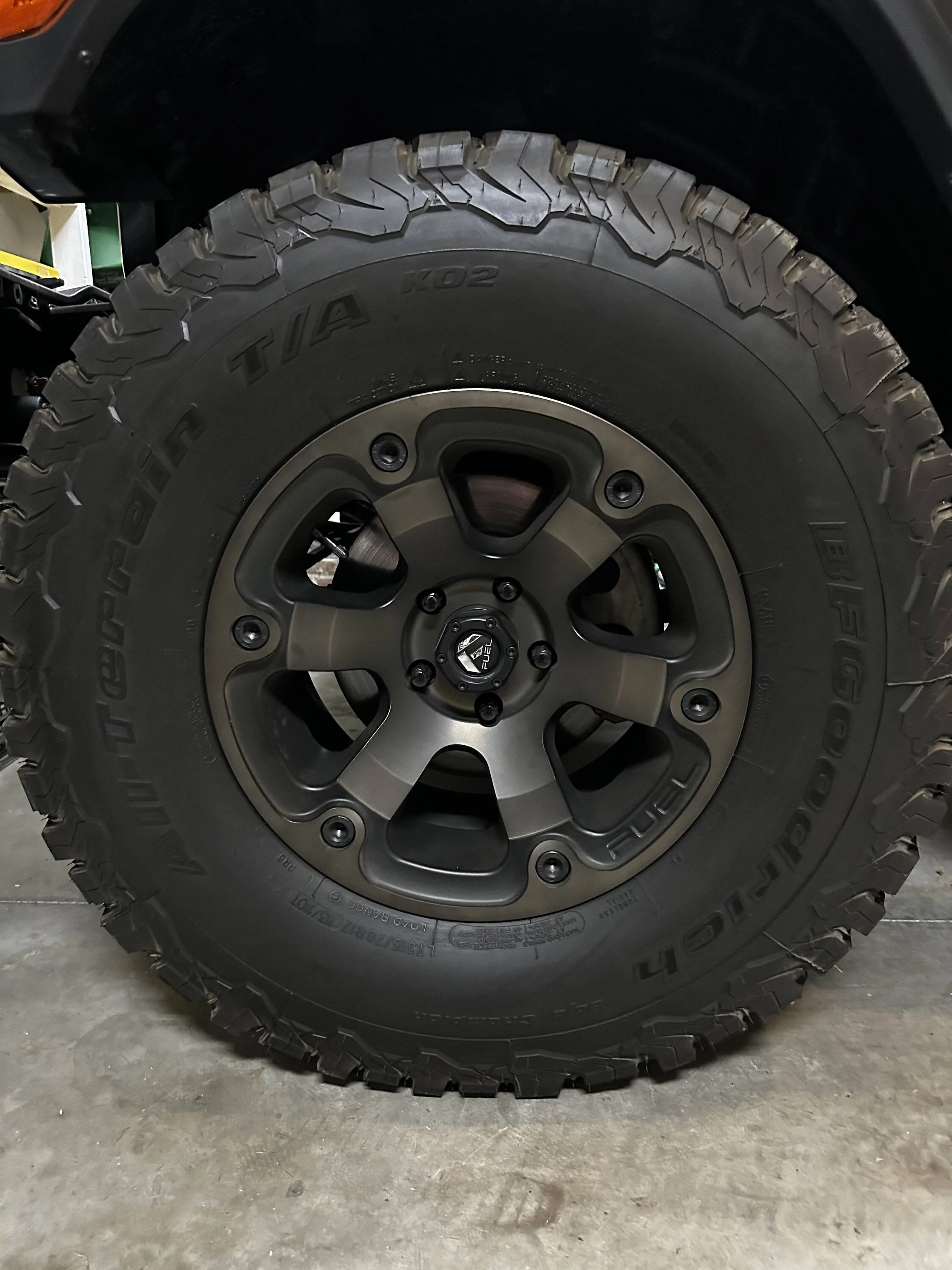 Jeep Wrangler JL 5 17" Fuel Beasts Wheels w/ 35'' K02s IMG_1701