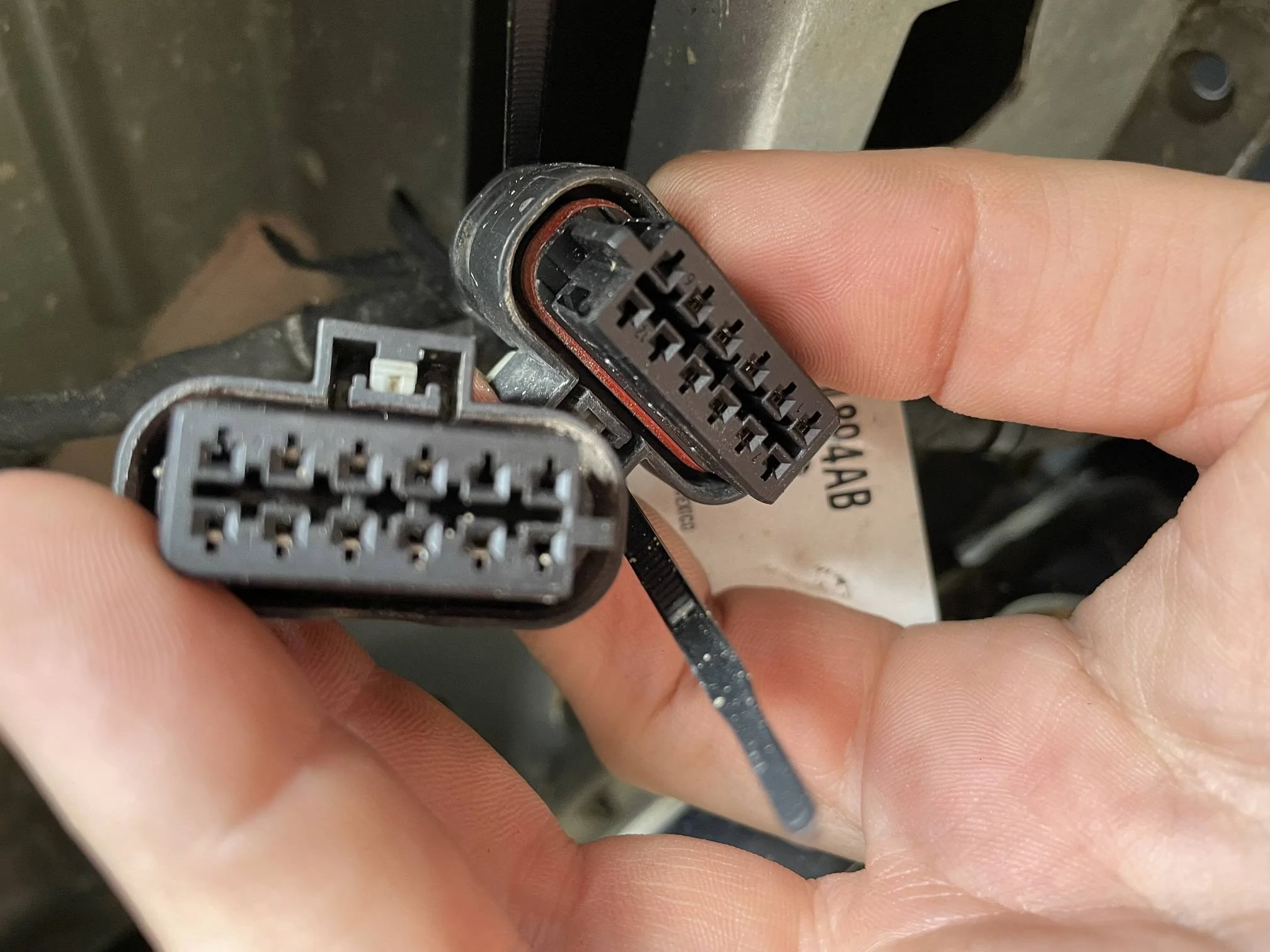 Jeep Wrangler JL Park Sense connectors different between model years? Image (1)