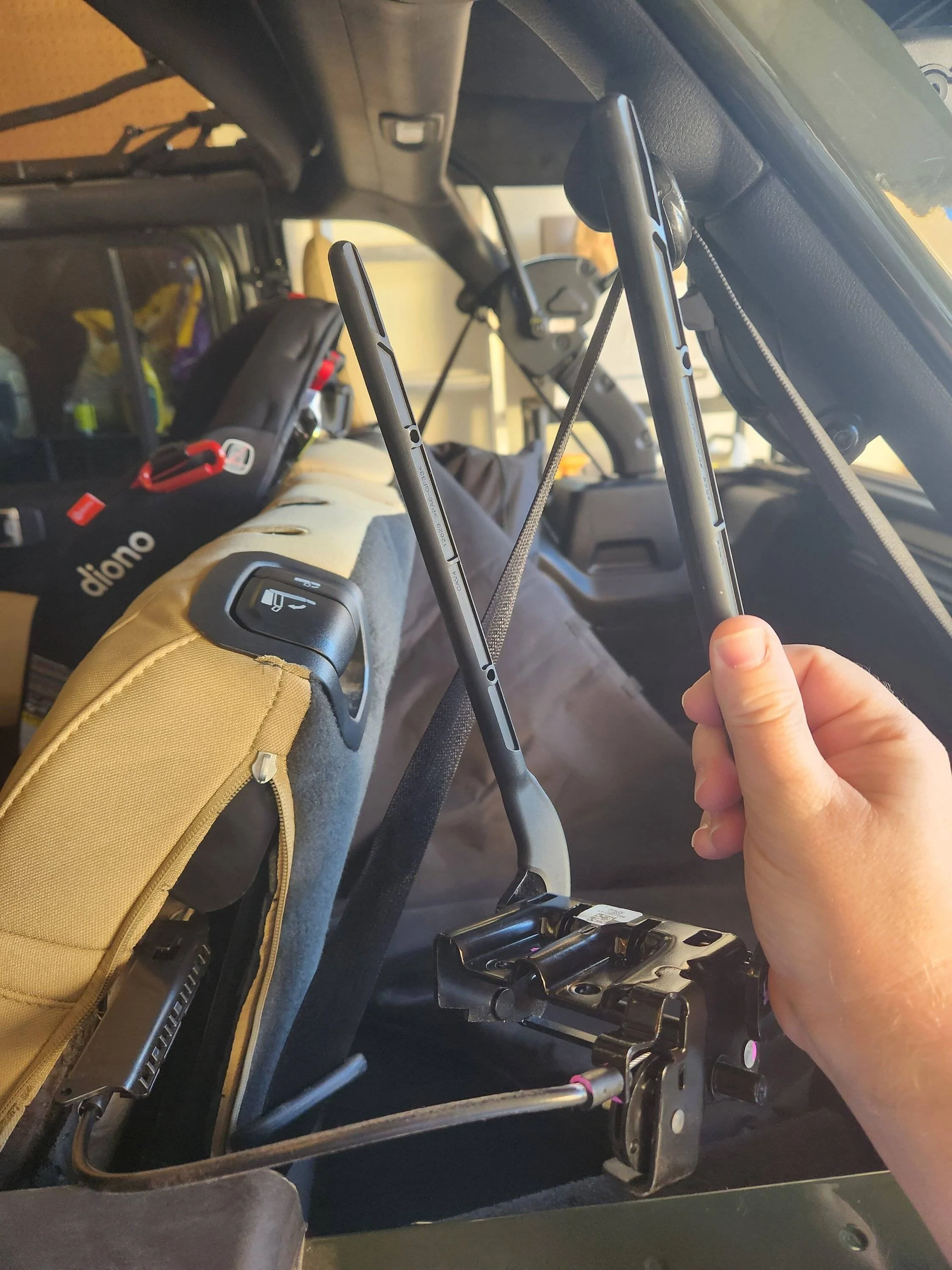 Jeep Wrangler JL Rear headrest removal 20230424_071412