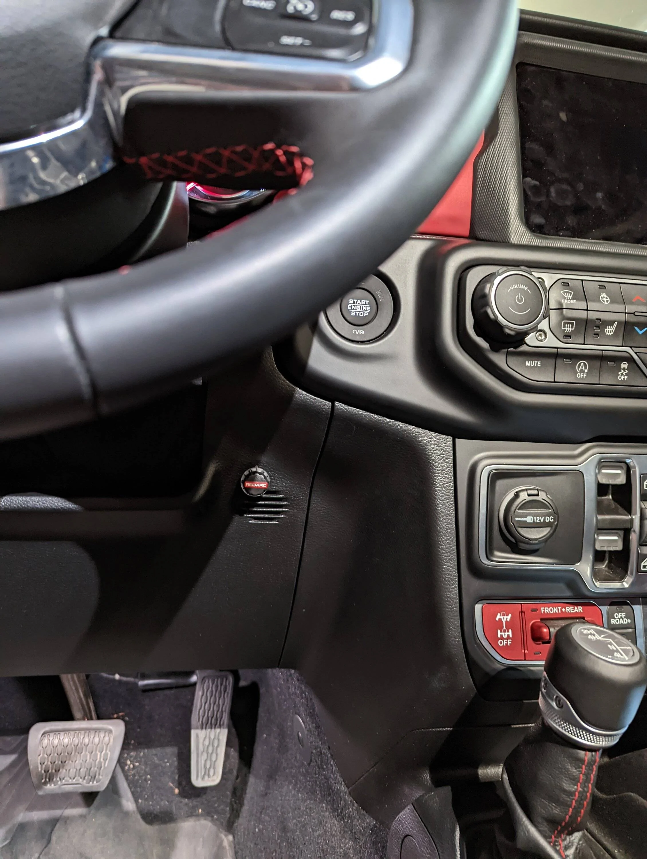 Jeep Wrangler JL What is a brake controller and why do I need it? PXL_20220529_222019743