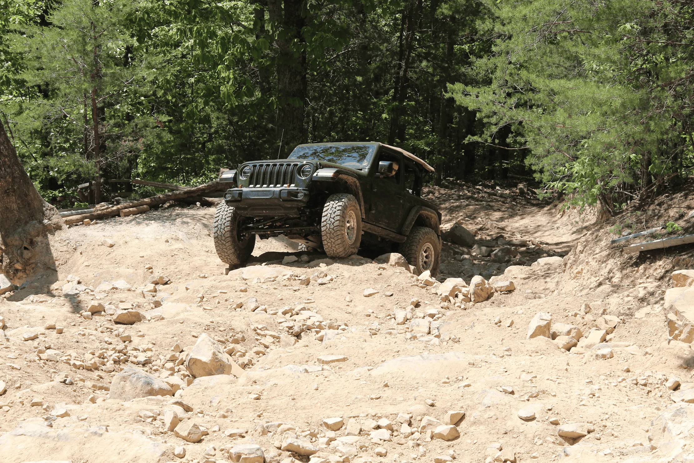 Jeep Wrangler JL '22 JLR 2.0T build progress/wheeling thread 1682452095301