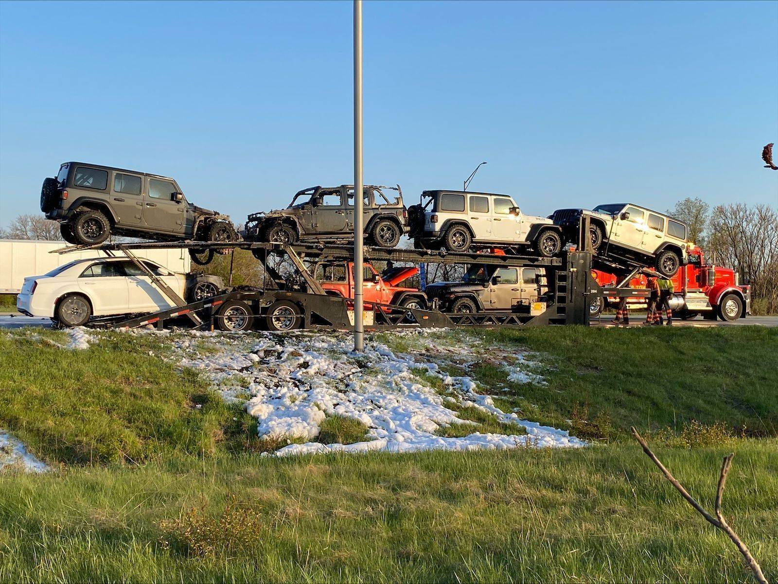 Jeep Wrangler JL Hope this wasn't your Jeep on fire (on car hauler in Indiana) 44622e88-5a54-4ef9-9840-2cb8219fe66b-Ima