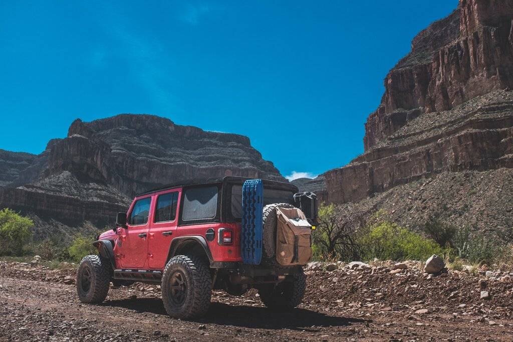 Jeep Wrangler JL A DIY Solution for Soft Tops: Fridge Slide, Drawer System & Sleeping Platform 7f8bc1a83dd23cbed005cb317ccc539c420735be95c4d9c3de