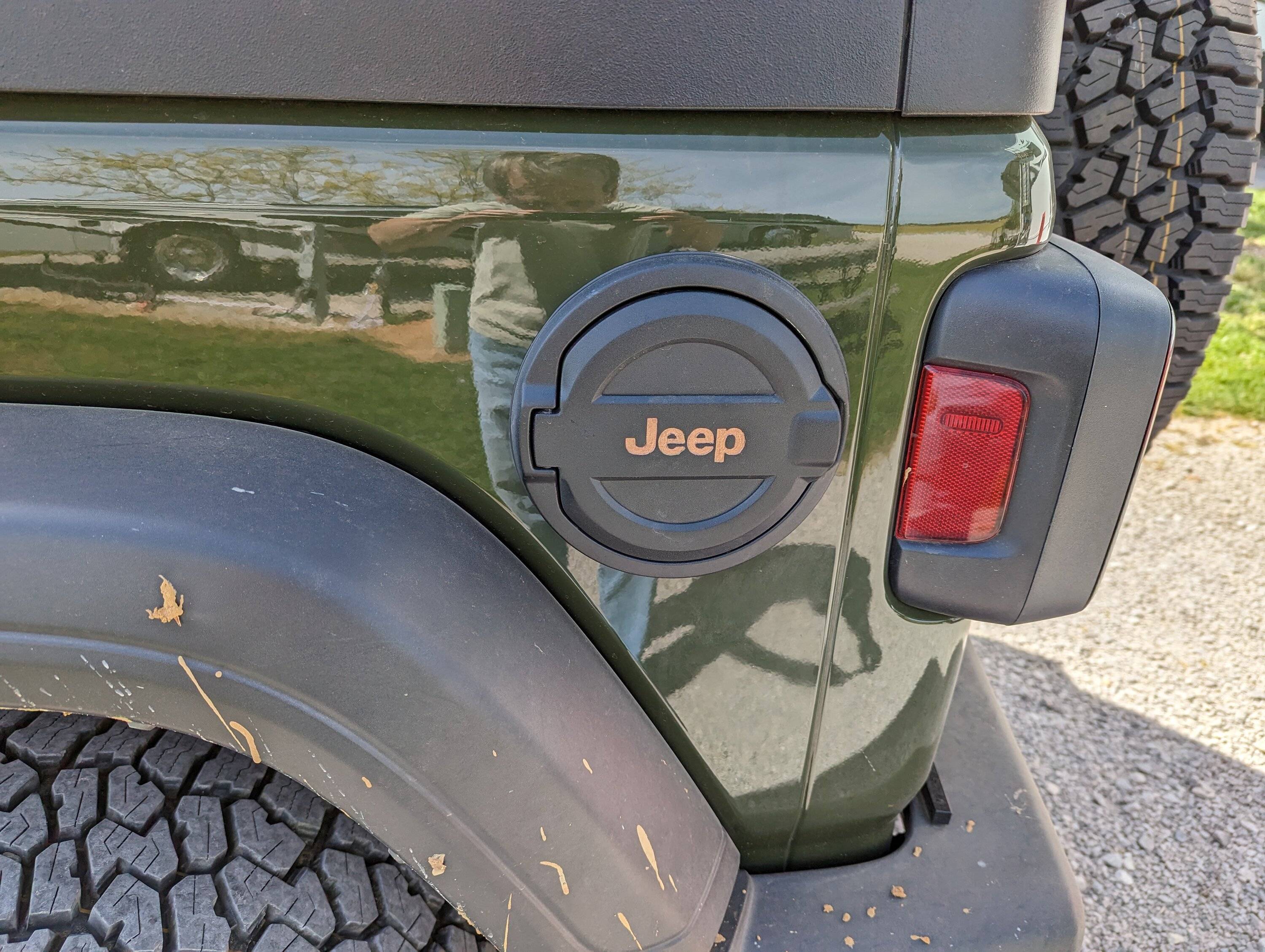 Jeep Wrangler JL Dumb question...fuel cap door PXL_20230419_193832099