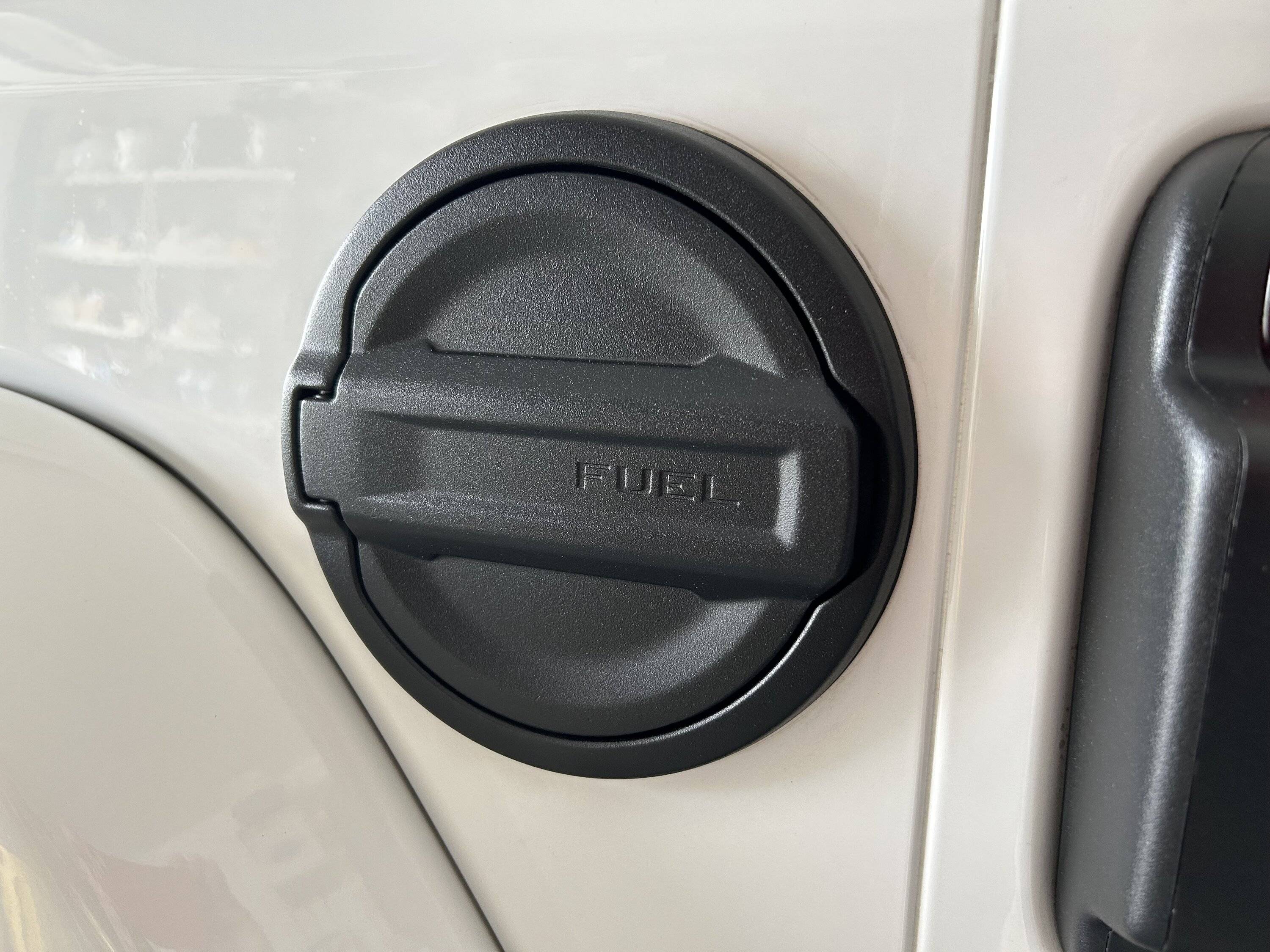 Jeep Wrangler JL Dumb question...fuel cap door IMG_2563