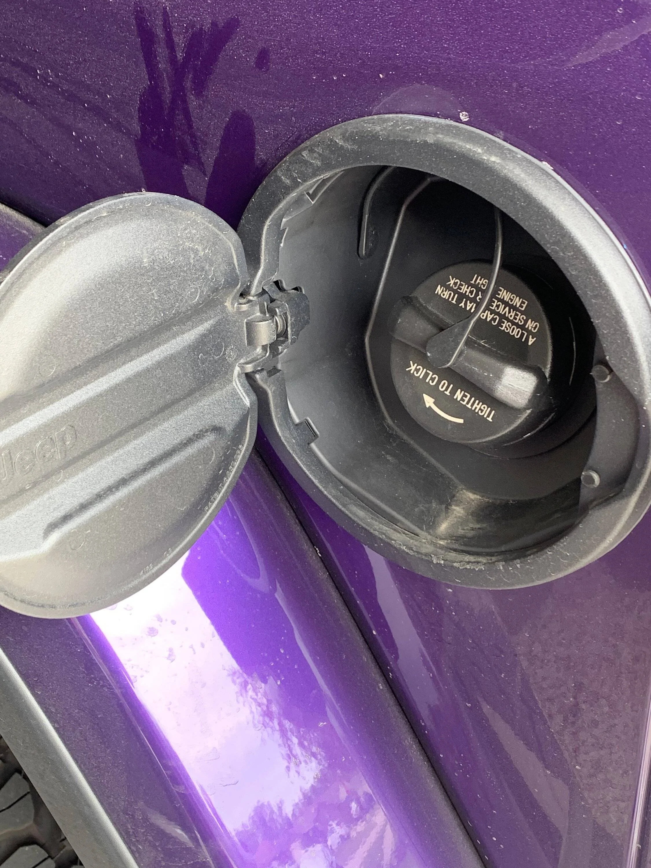 Jeep Wrangler JL Dumb question...fuel cap door IMG_1165