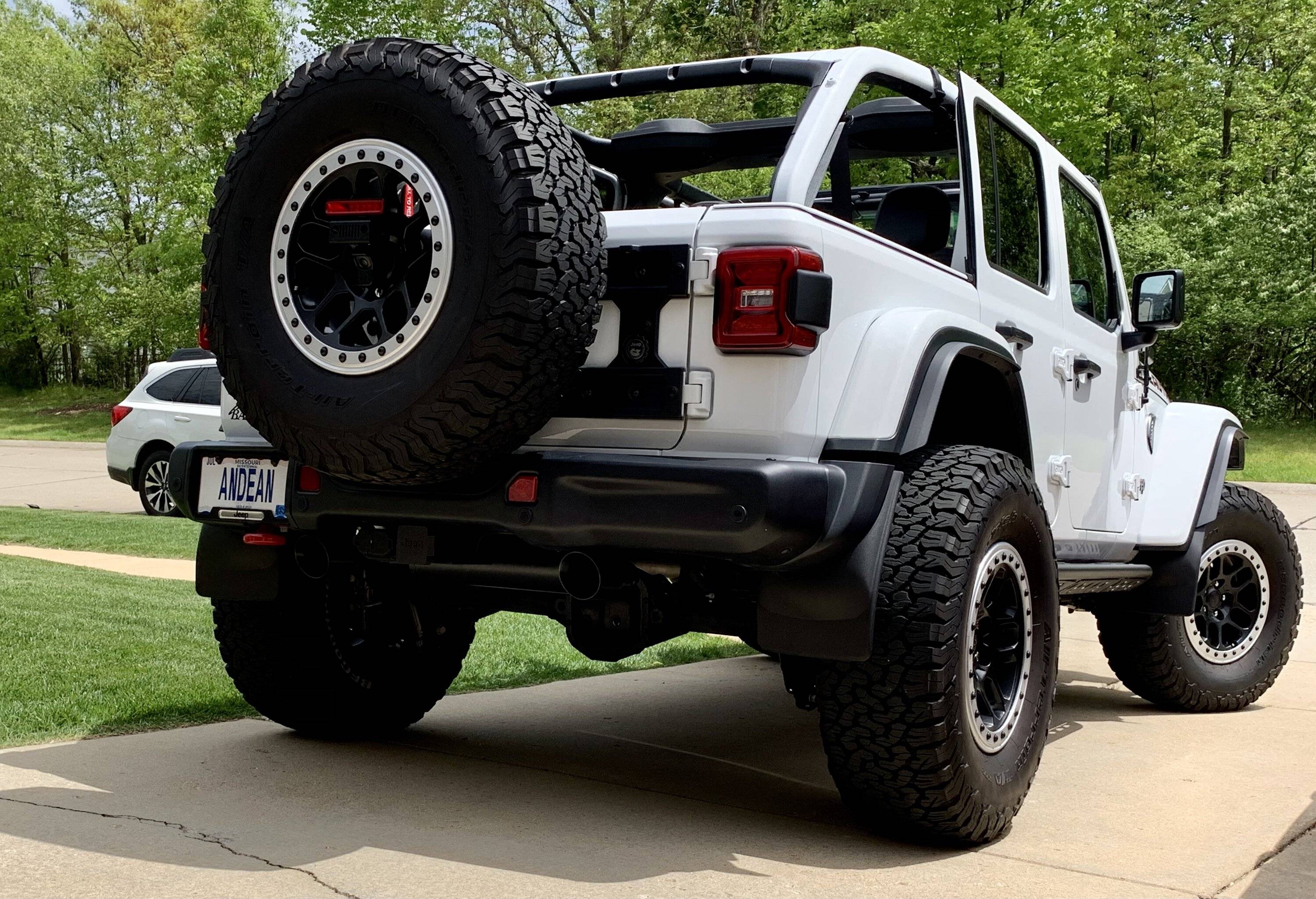 Jeep Wrangler JL Larger spare tire (37") IMG_0321