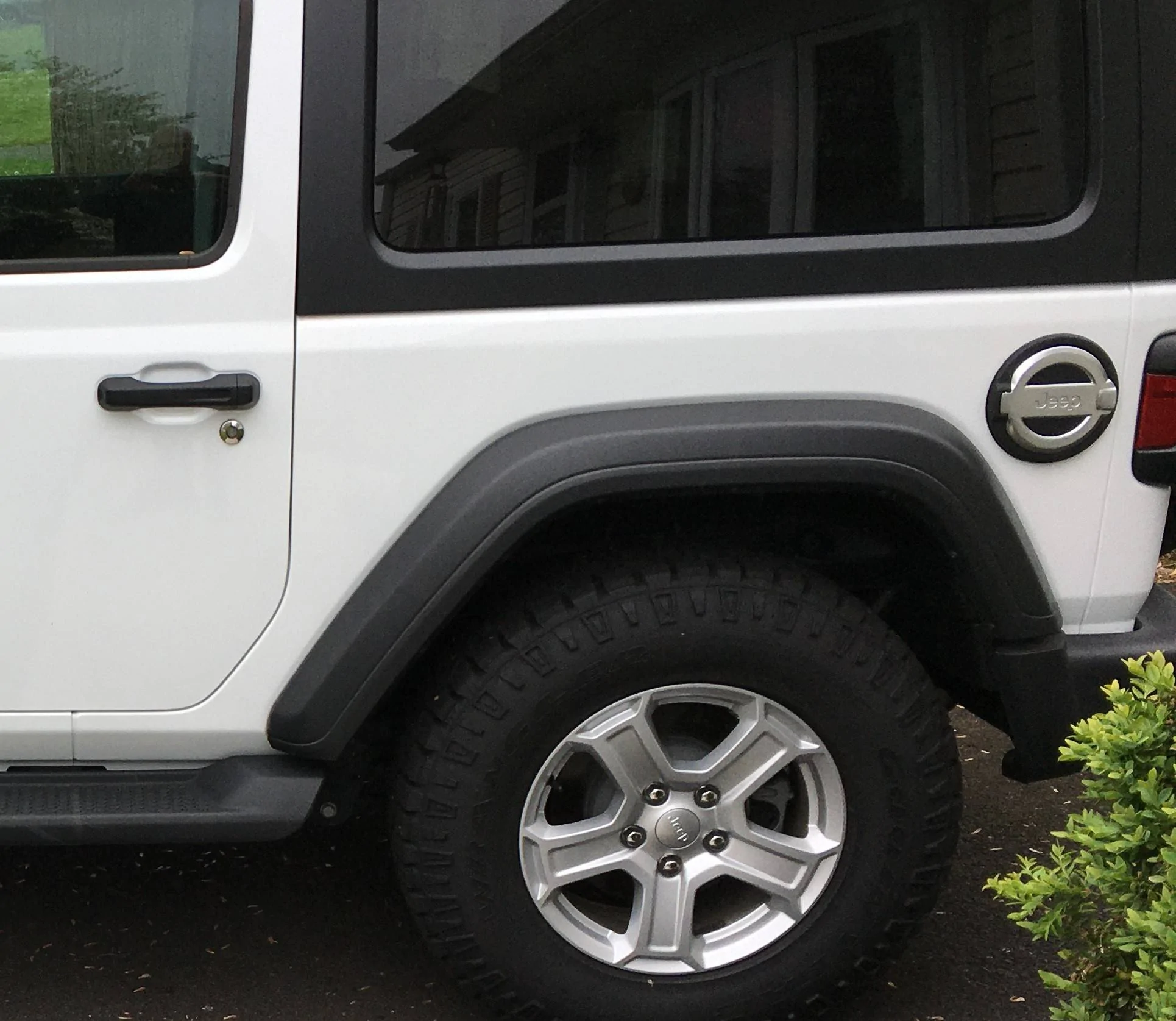Jeep Wrangler JL Dumb question...fuel cap door Aluminum fuel door