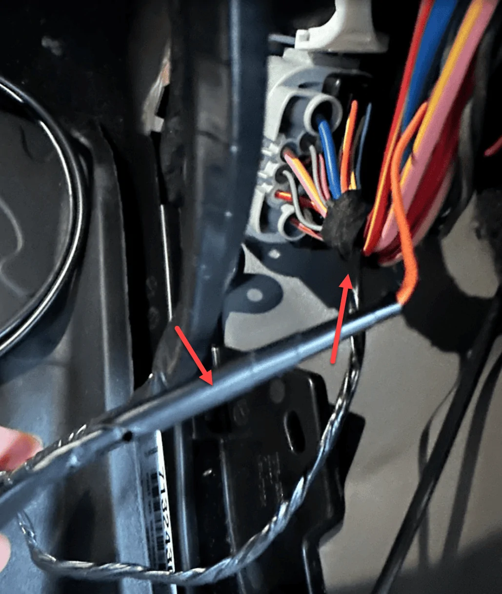 Jeep Wrangler JL Mopar AUX Switch Install Help needed 2023-04-30_9-29-57