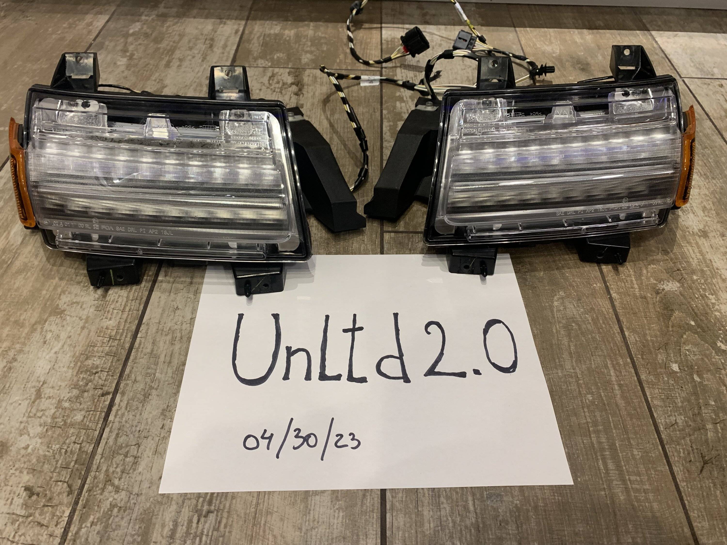 Jeep Wrangler JL OEM DRL/Turn lights LED IMG_7904