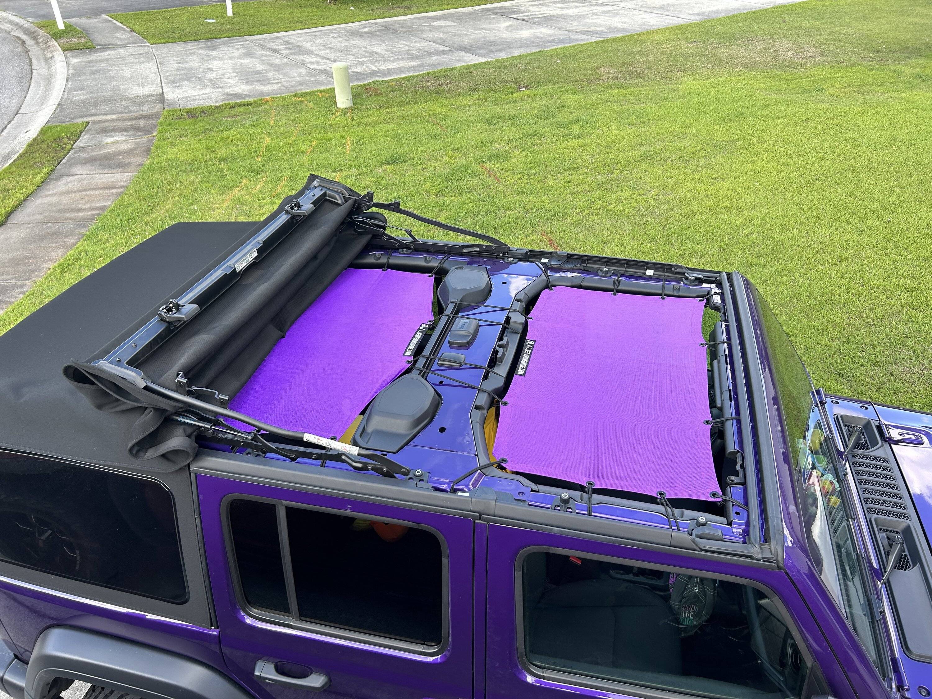 Jeep Wrangler JL Alien Sunshade - Purple IMG_0305
