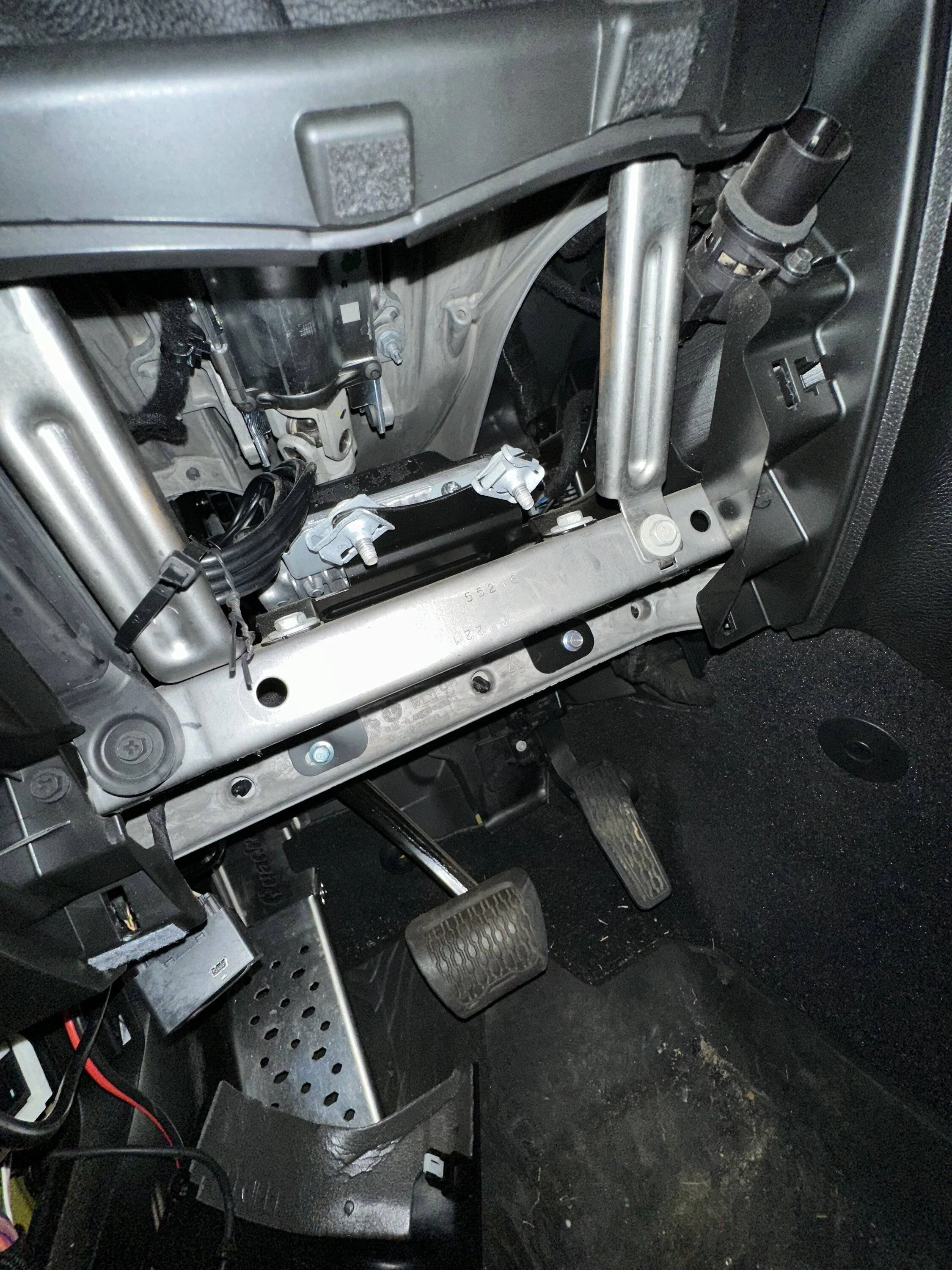 Jeep Wrangler JL What is this?  Under steering wheel. IMG-3316