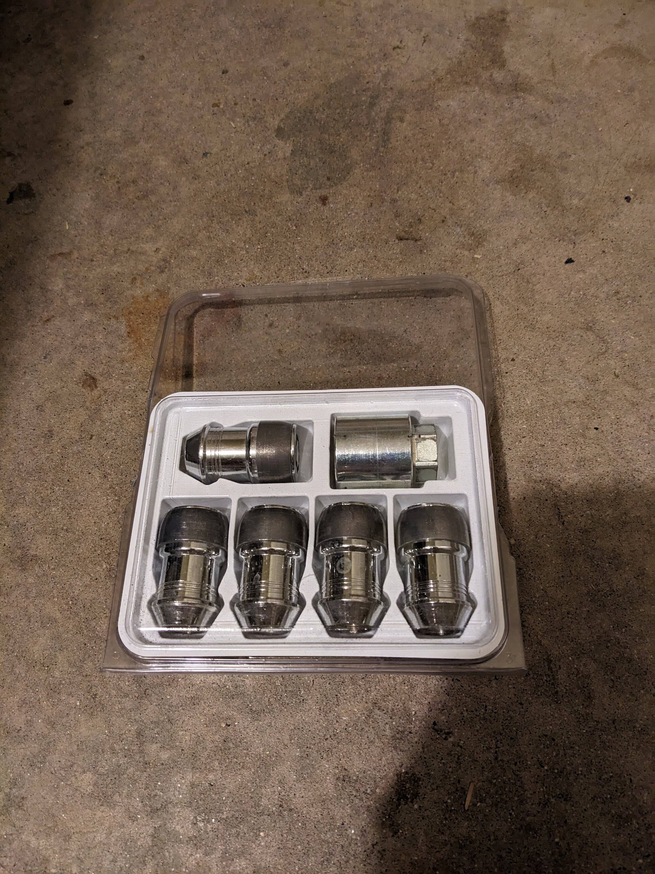 Jeep Wrangler JL Mopar locking lug nuts PXL_20230503_181934125