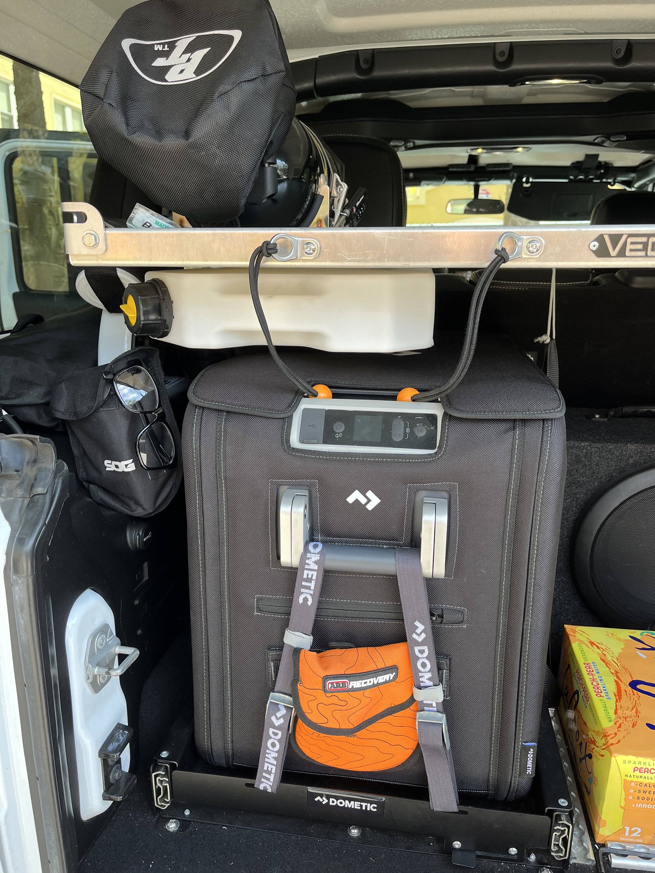Jeep Wrangler JL Battery not keeping up with fridge - while running. IMG_1434