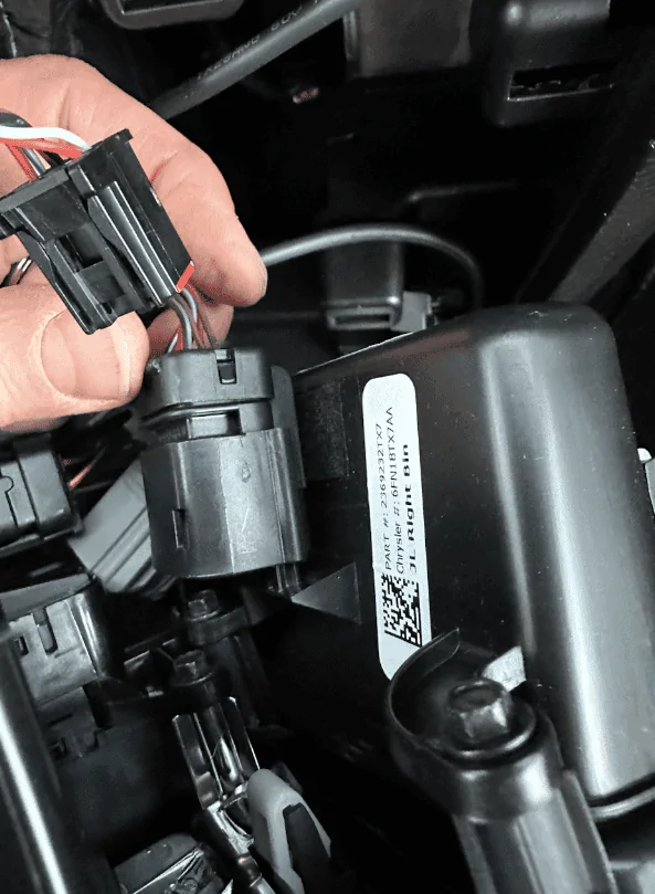 Jeep Wrangler JL Using just Auxiliary Mopar Switch vs switch bank kit 2023-05-03_19-41-11