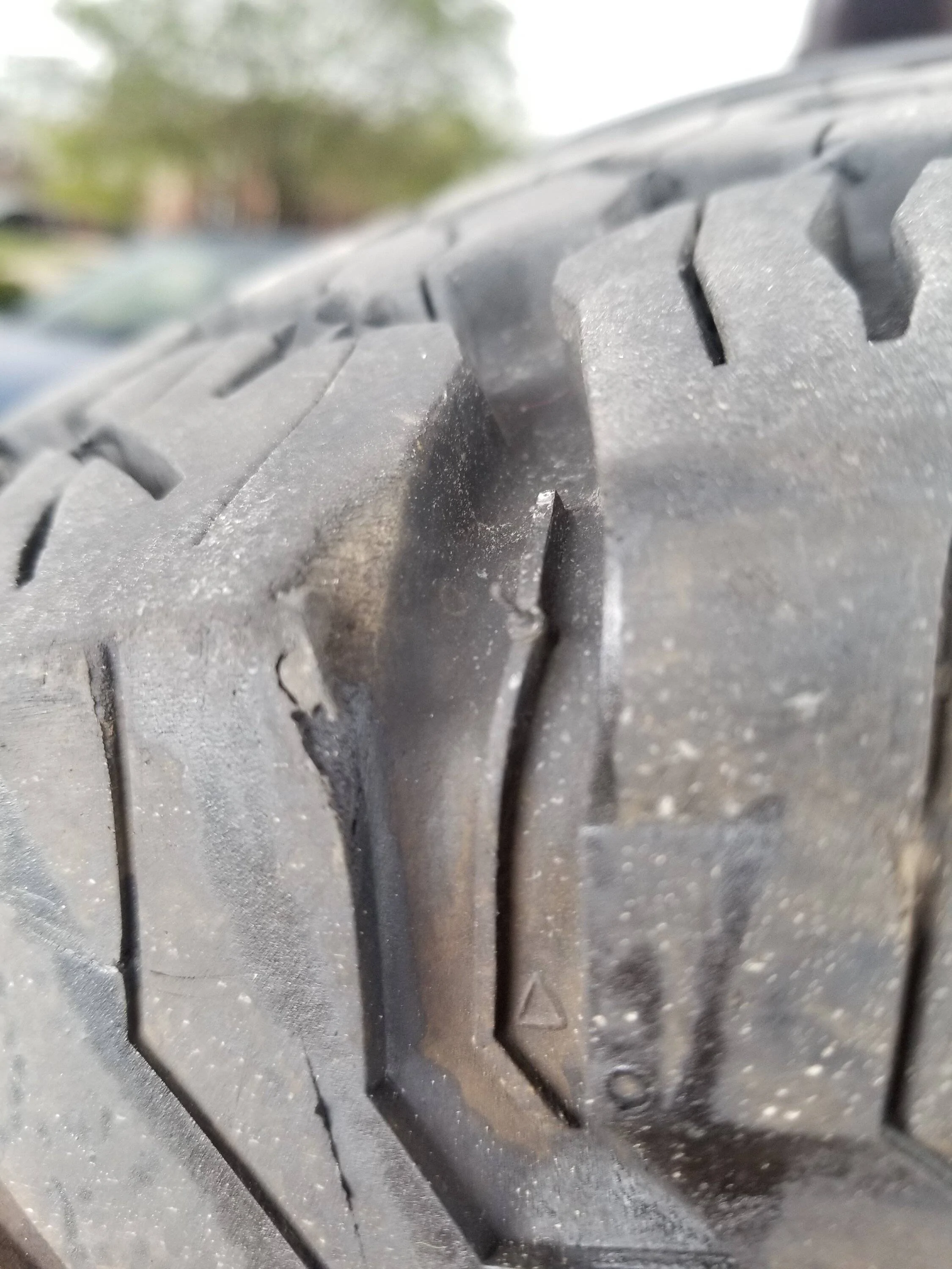 Jeep Wrangler JL Outer Tire Lugs Chewed Up 20230505_165526