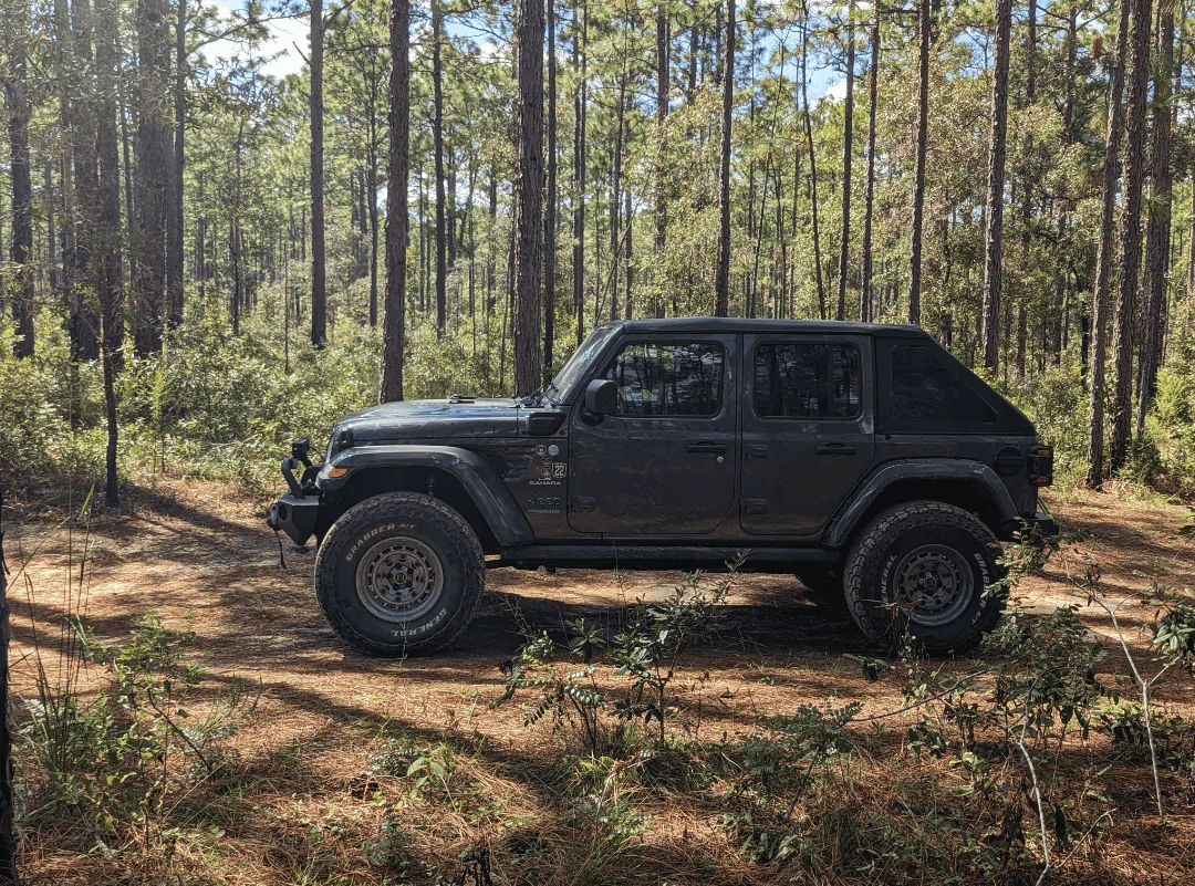 Jeep Wrangler JL Share your stock Jeep vs. your Jeep post mods ☺️✌️ -- Before & After thread Screenshot_20230504-225832~2