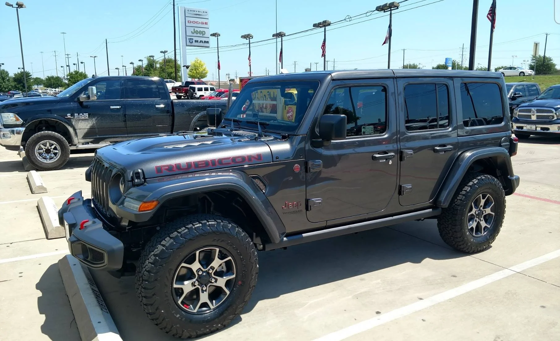 Jeep Wrangler JL Share your stock Jeep vs. your Jeep post mods ☺️✌️ -- Before & After thread Screenshot_20230505_202848_Photos
