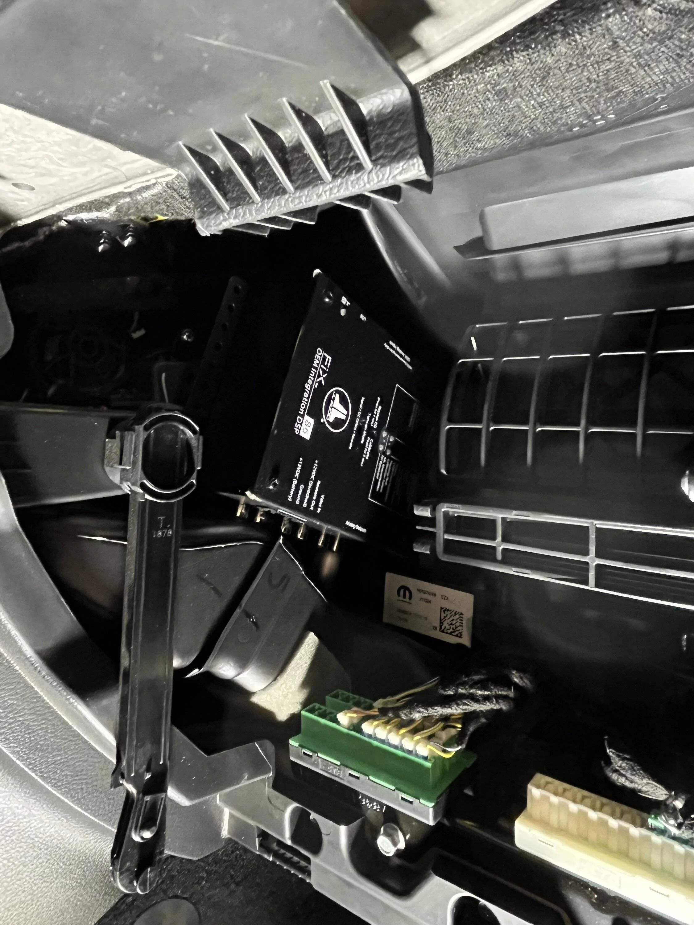 Jeep Wrangler JL Adding an Aftermarket Amp(s) IMG_2152