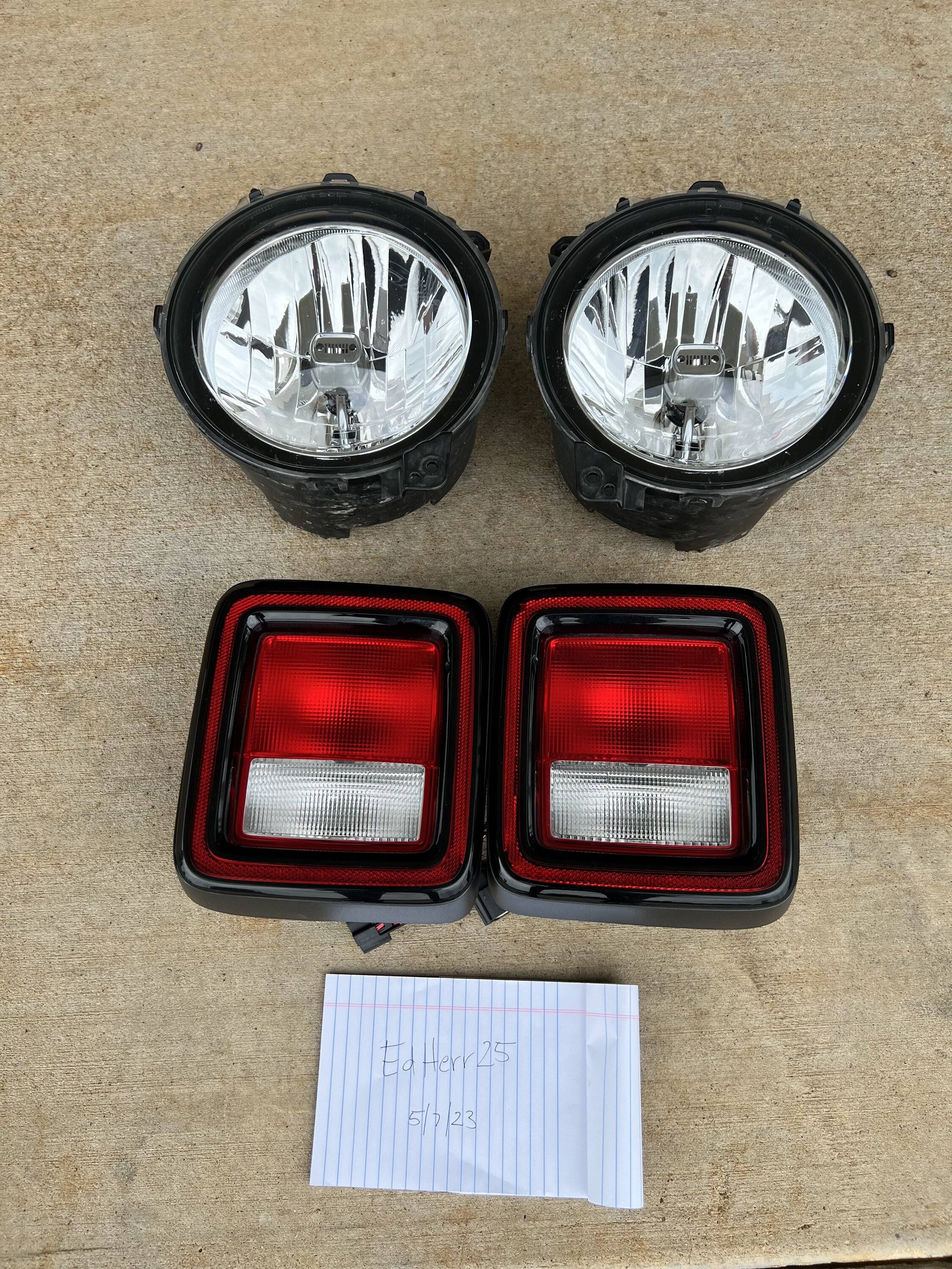 Jeep Wrangler JL Headlights and Taillights F07193CF-16CA-4344-AA57-C8E573440743
