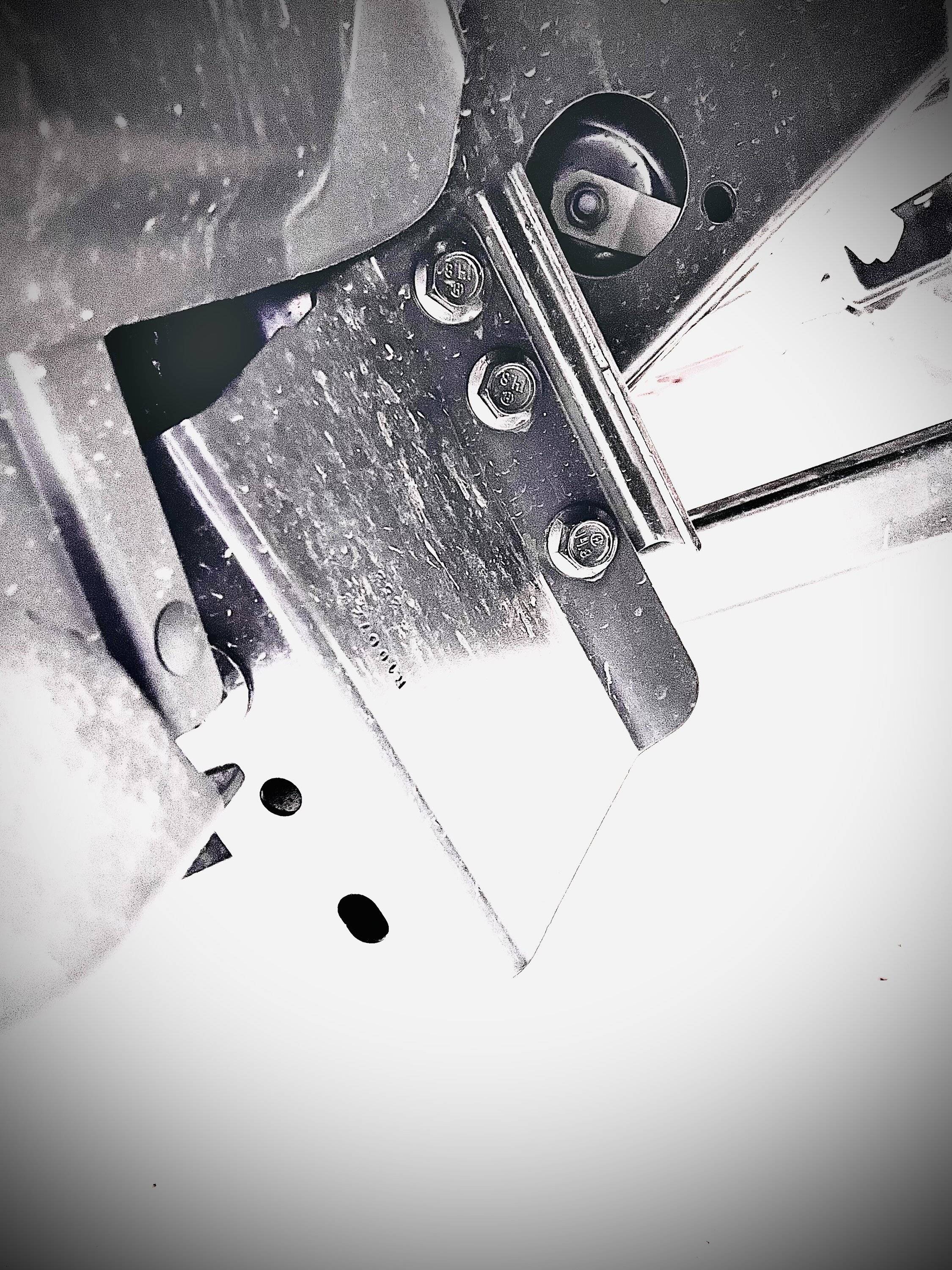 Jeep Wrangler JL Passenger side safety bracket, how to remove? IMG_3915