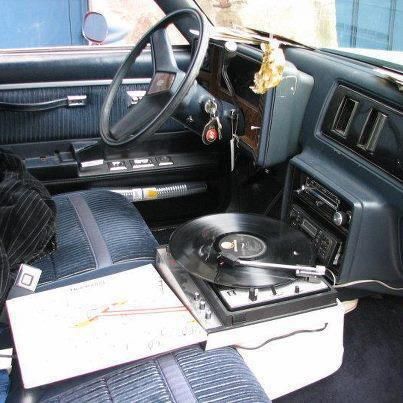 Jeep Wrangler JL I want a CD player 6aca294baf8eb4b05de955b9aa9a9b28--school-style-record-player