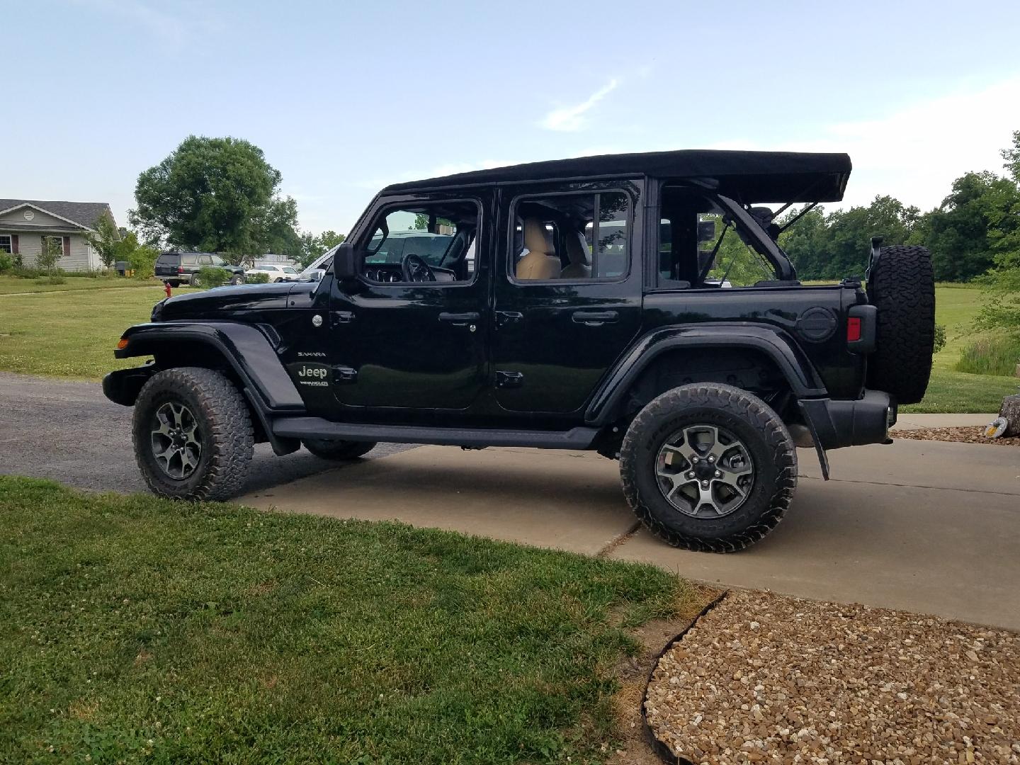 Jeep Wrangler JL Can't decide ... Sahara or Rubicon?? Resized_20180611_184910