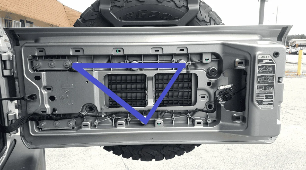 Jeep Wrangler JL Upgrading Non-Alpine Audio Tailgate Bar