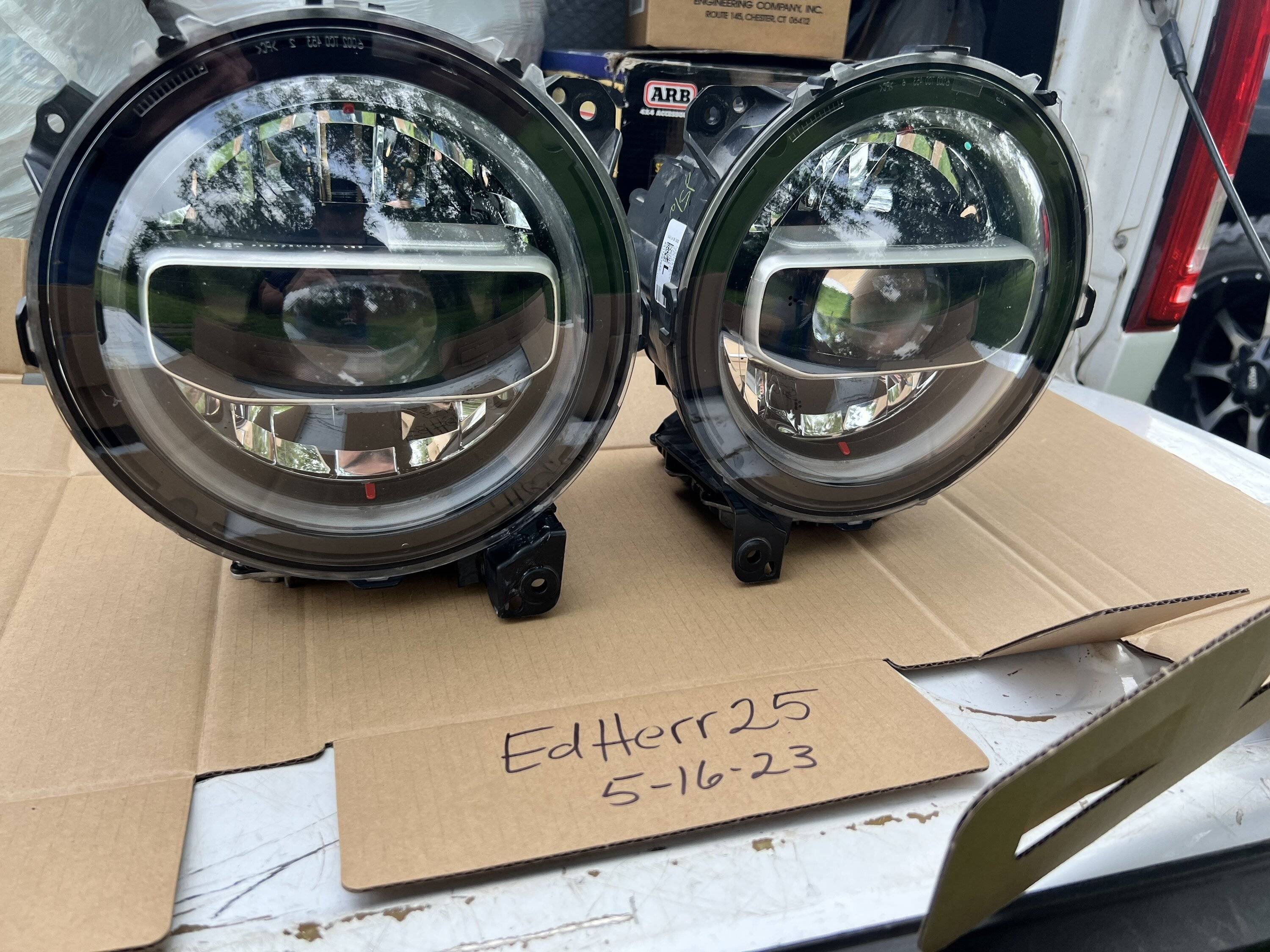 Jeep Wrangler JL OEM LED HEADLIGHTS AA567464-7C7D-497C-B2B7-7F93EAEE55BC