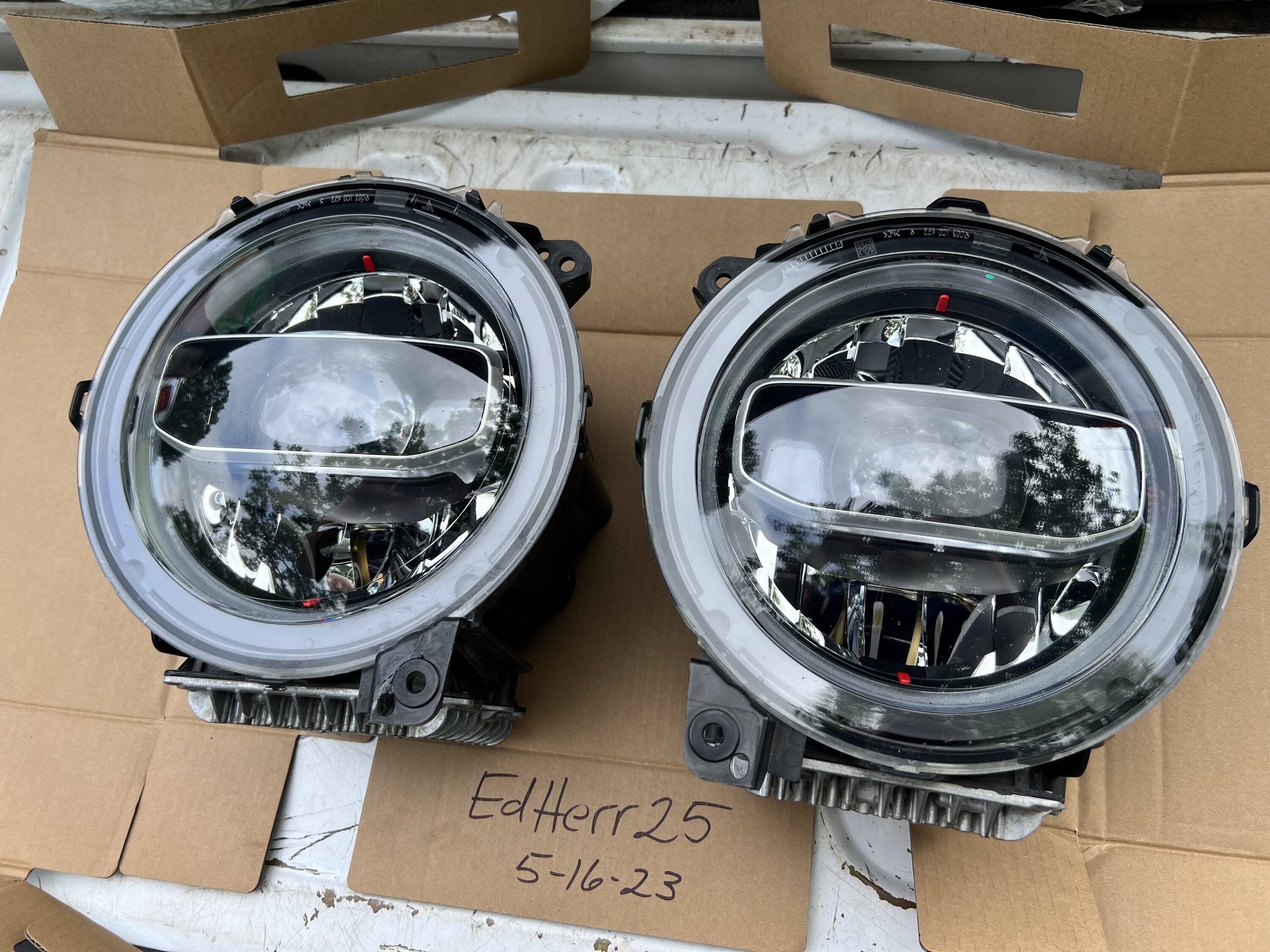 Jeep Wrangler JL OEM LED HEADLIGHTS F4A5CCF8-58E5-4263-AAF3-735DD06E271D