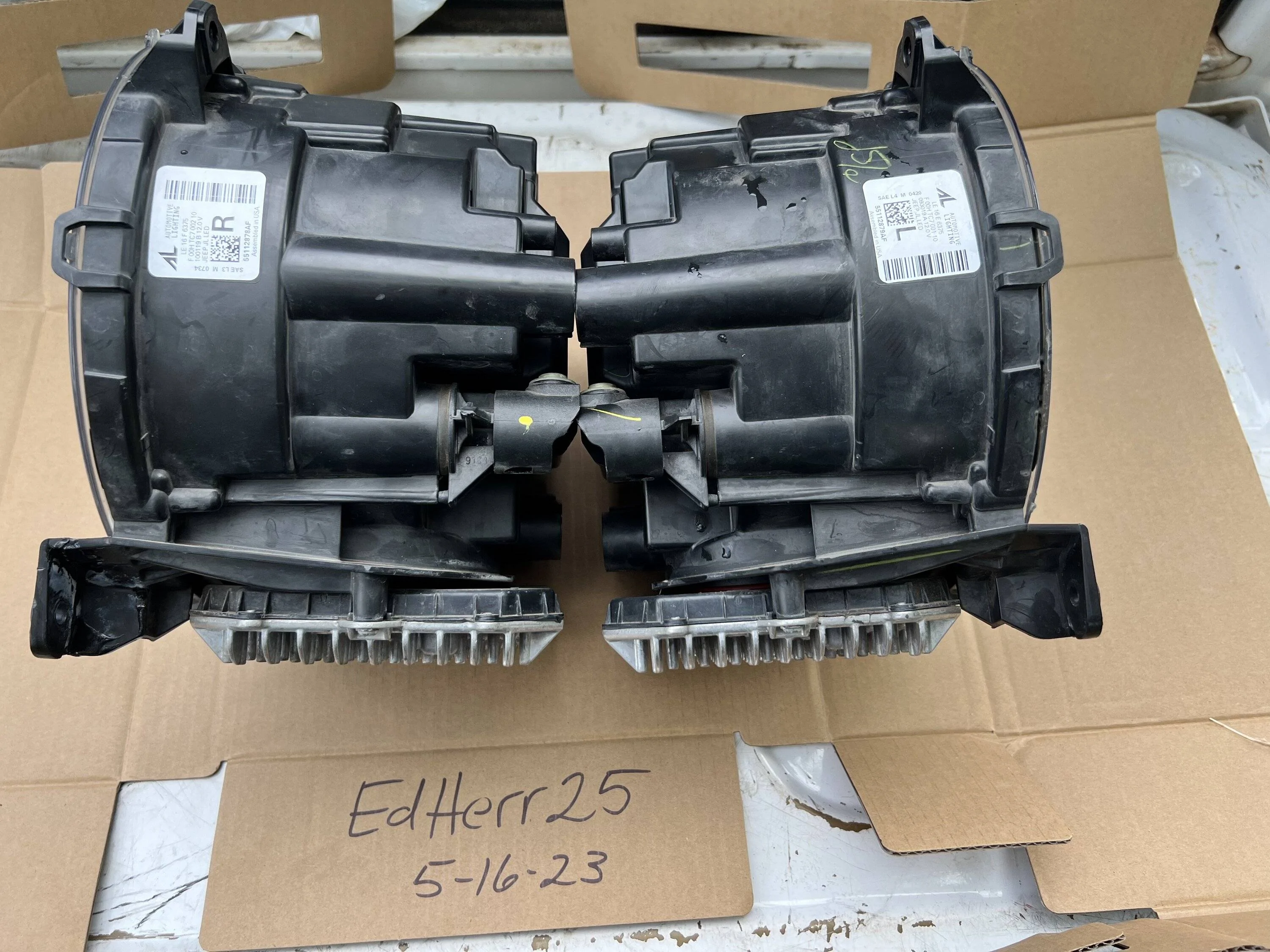 Jeep Wrangler JL OEM LED HEADLIGHTS 84D3D2A0-DC1E-4930-9D85-2DFA9B99CF7B
