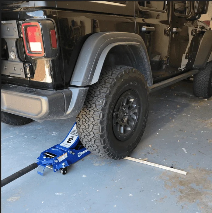 Jeep Wrangler JL Changing Tire on the Trail??? 1684427305679