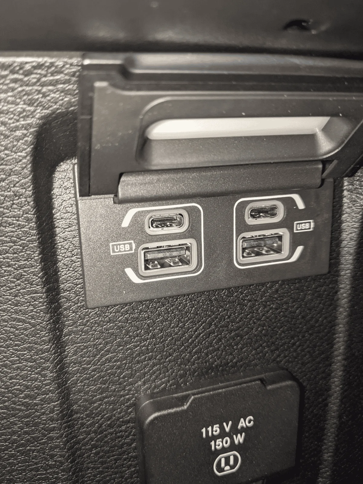 Jeep Wrangler JL Rear USB Port Protector? 1684515562030