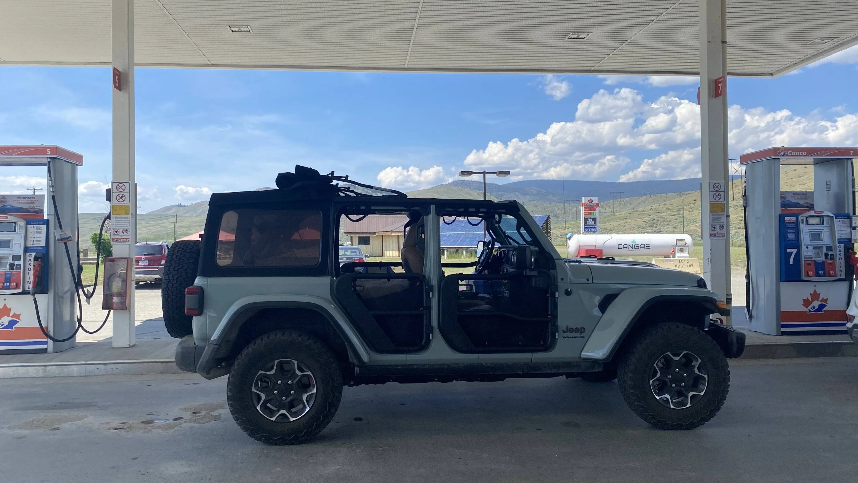 Jeep Wrangler JL Steamer on twill soft top. 6DCD84ED-8054-4915-8FEC-BA458AAD4FD3
