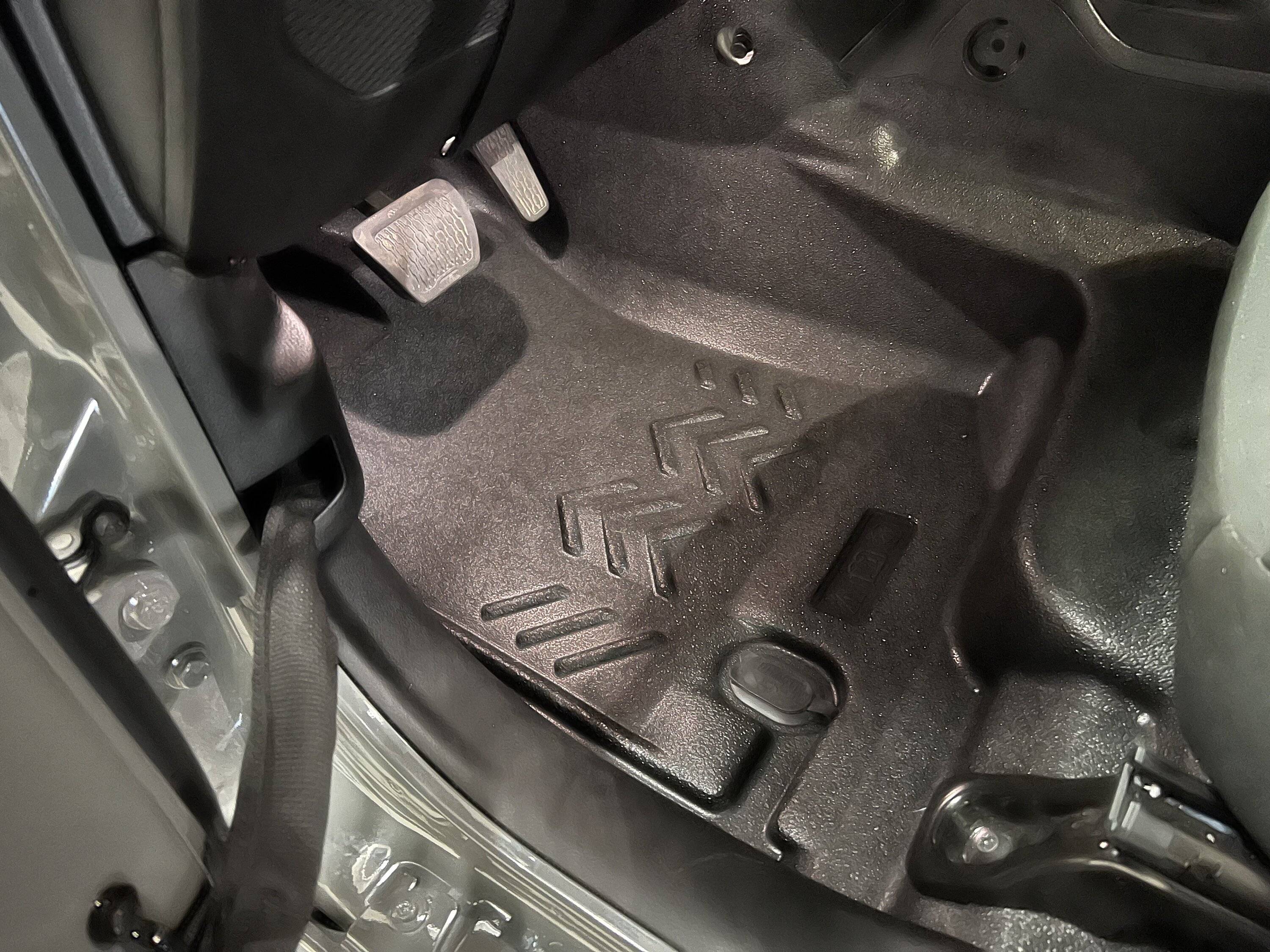 Jeep Wrangler JL Armorlite JL Floor System IMG_8279