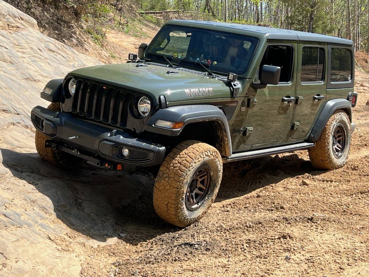 Jeep Wrangler JL Tire Poke Pics image