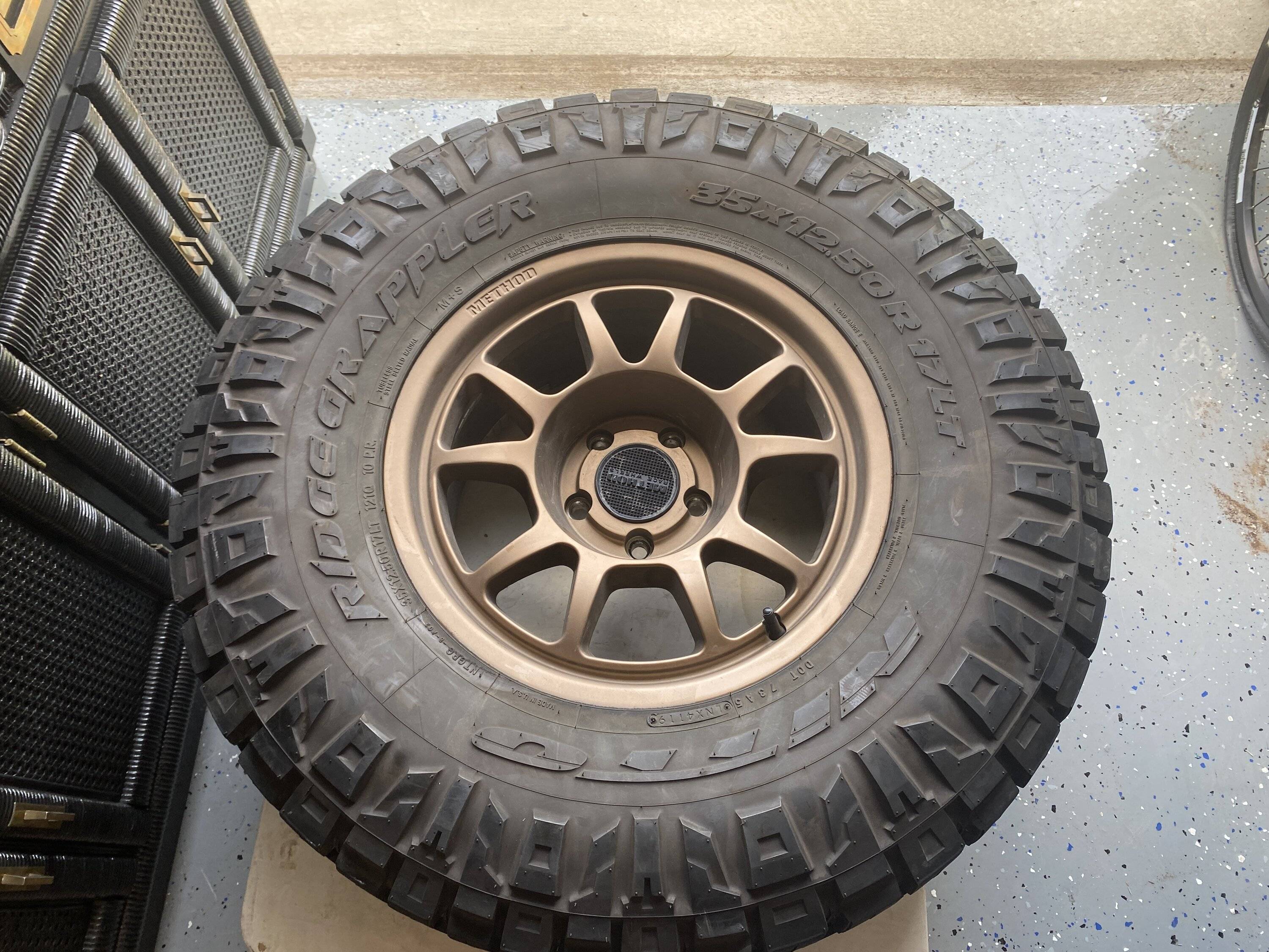 Jeep Wrangler JL Method 702 Bronze / 35x12.50 Ridge Grapplers IMG_2869