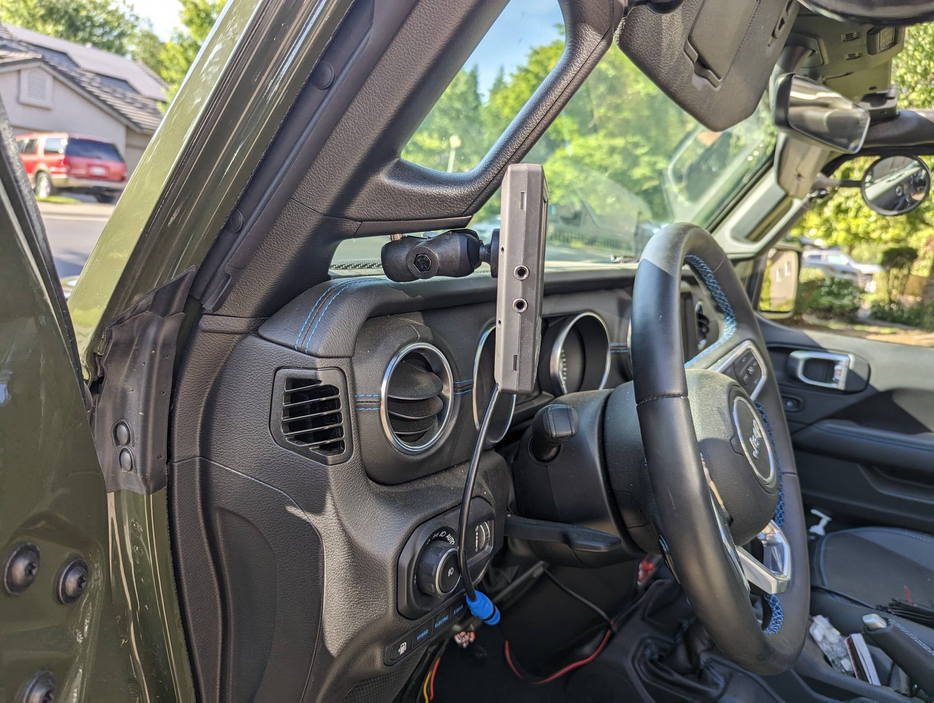 Jeep Wrangler JL How To: Install Stinger 4-camera DVR system & Echomaster 7" screen 2023-05-27 17.58.32