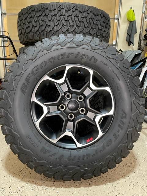 Jeep Wrangler JL Rubicon Wheels and Tires Pic 4