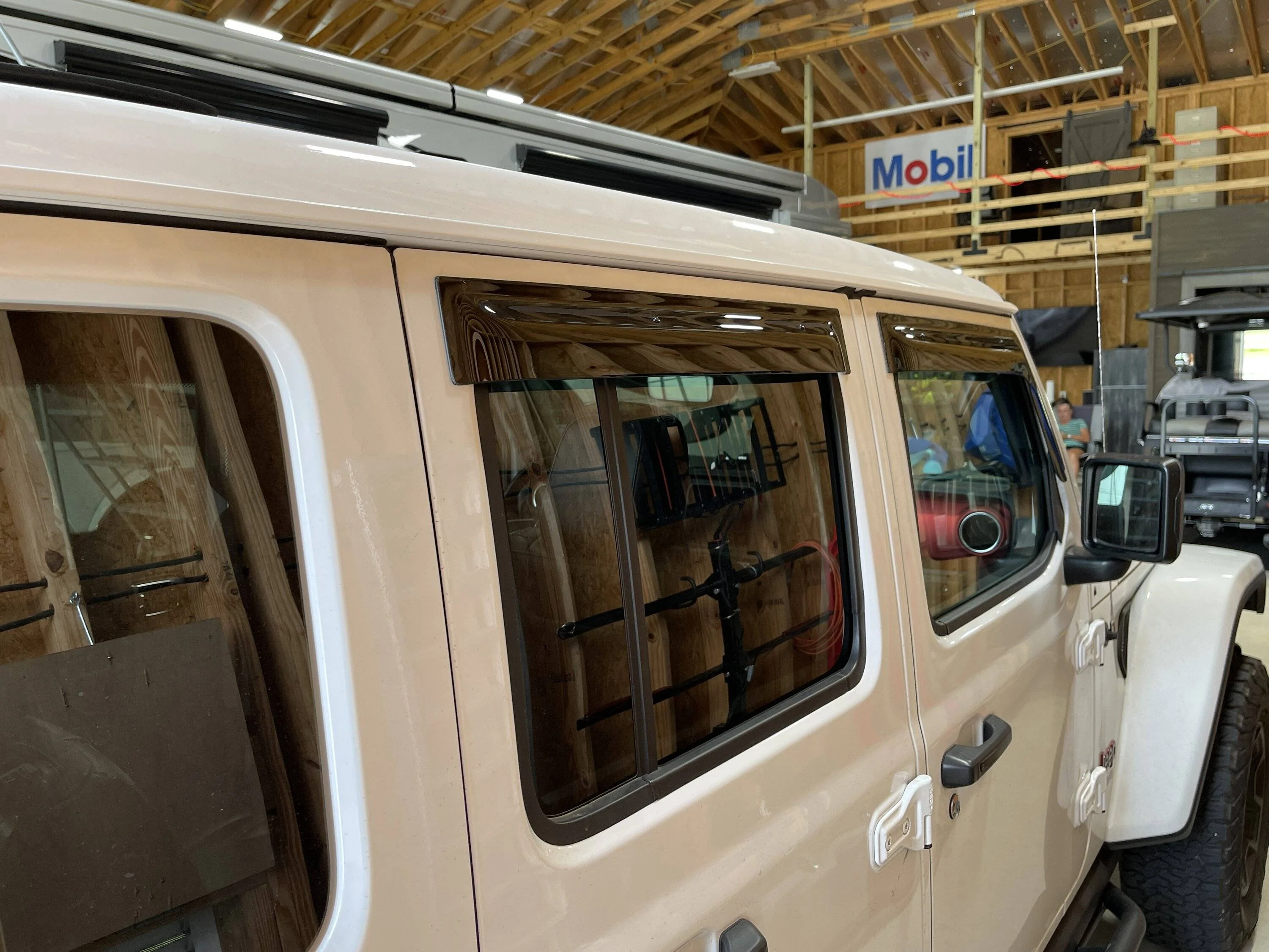 Jeep Wrangler JL Jeep Brand window vent visors IMG_3725
